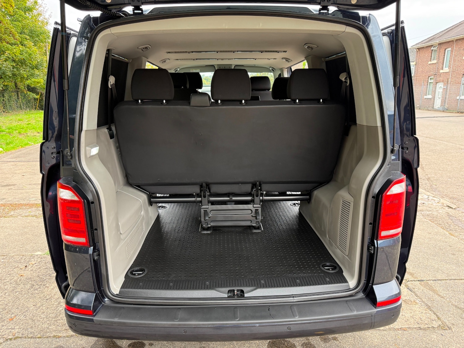 Used Volkswagen Transporter 2018 for sale - 76237481: Photo 3