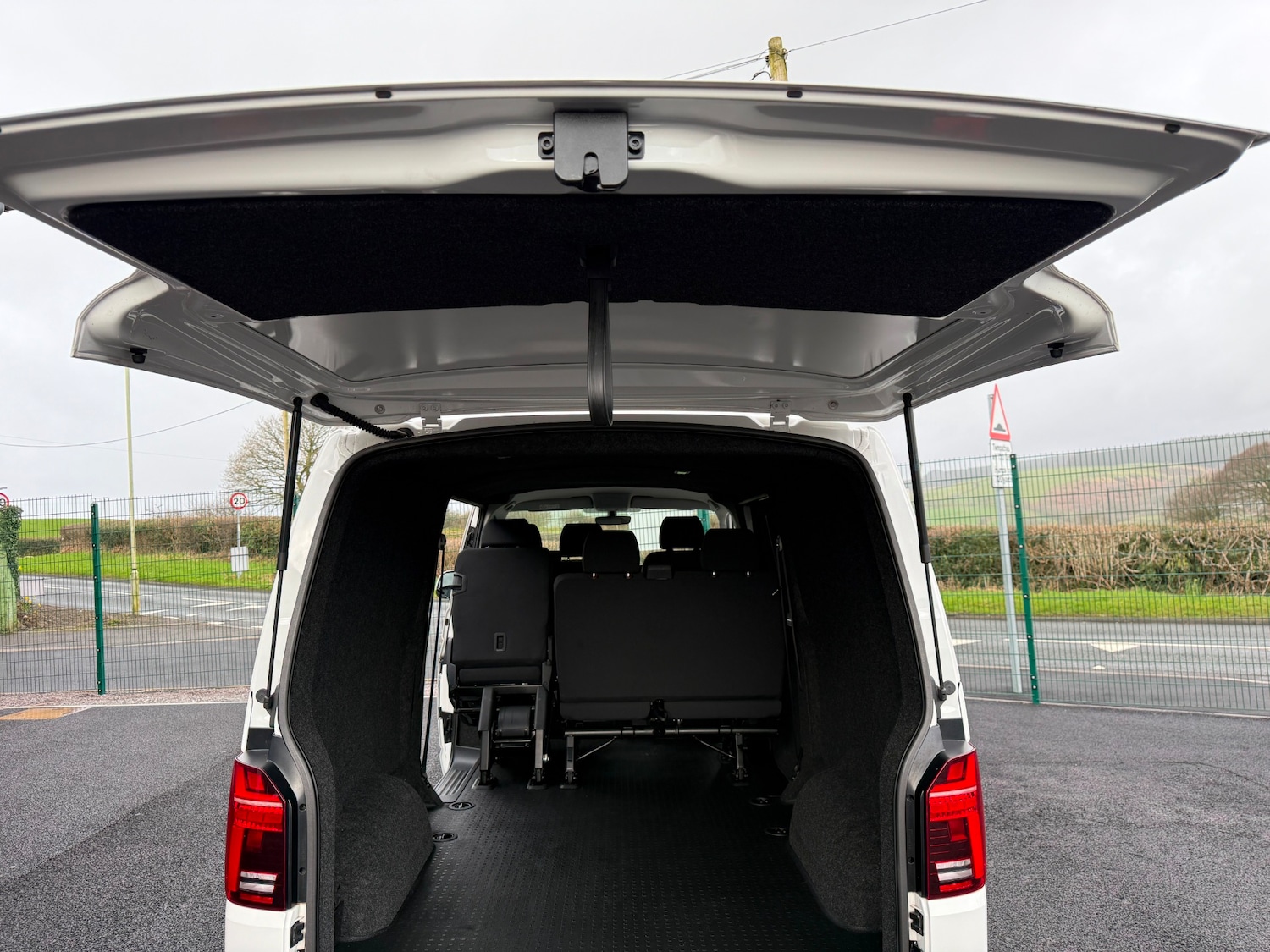 Used Volkswagen Transporter 2023 for sale - 77902726: Photo 12