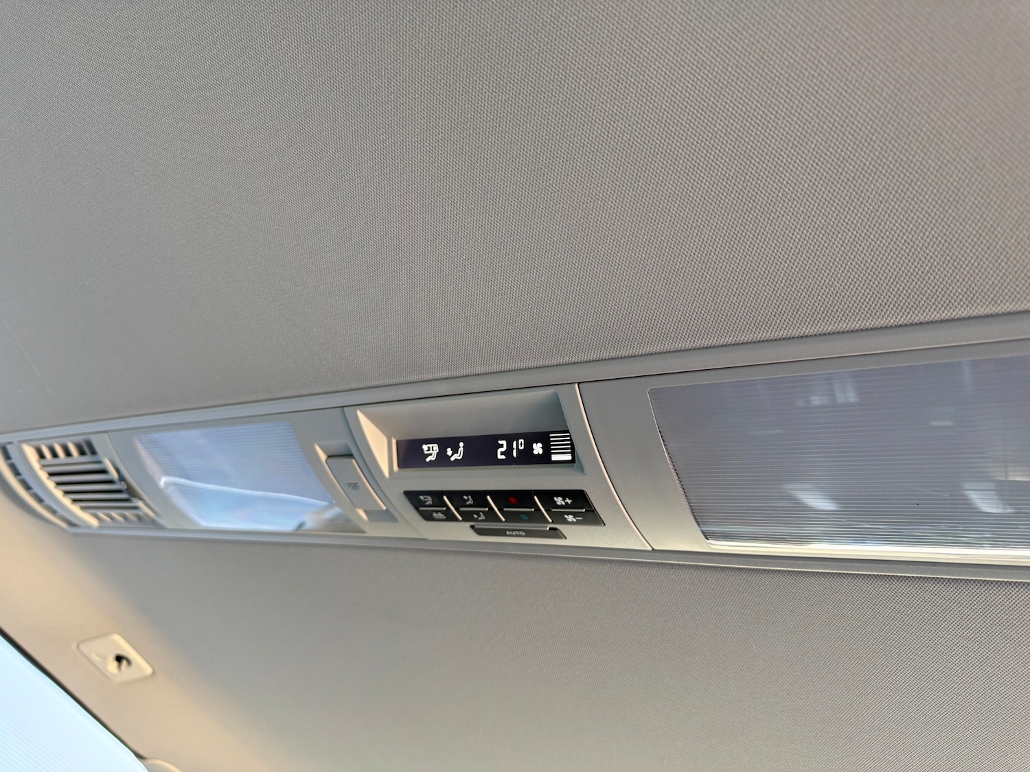 Used Volkswagen Caravelle 2018 for sale - 77938616: Photo 14