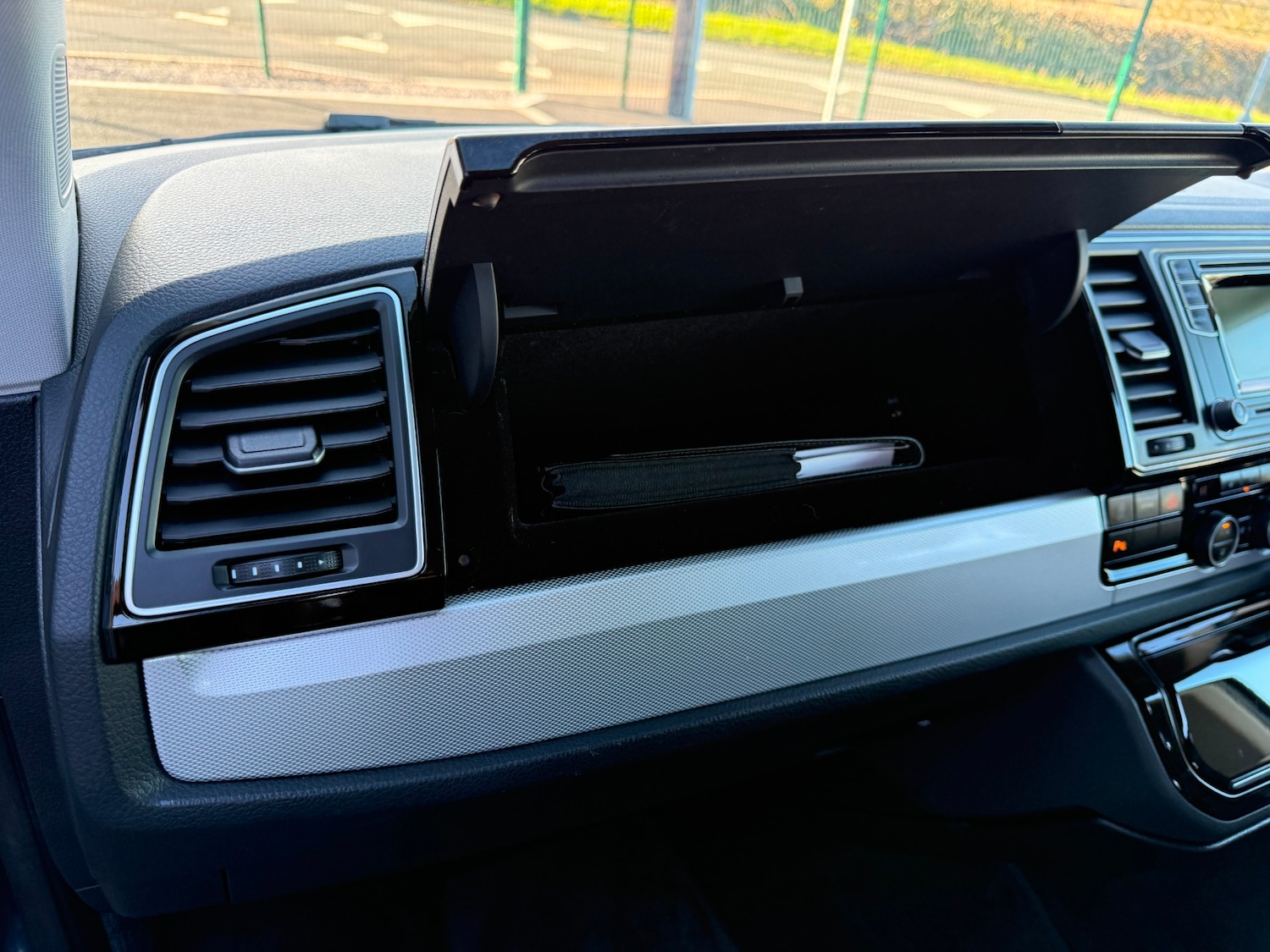 Used Volkswagen Caravelle 2018 for sale - 77938616: Photo 16