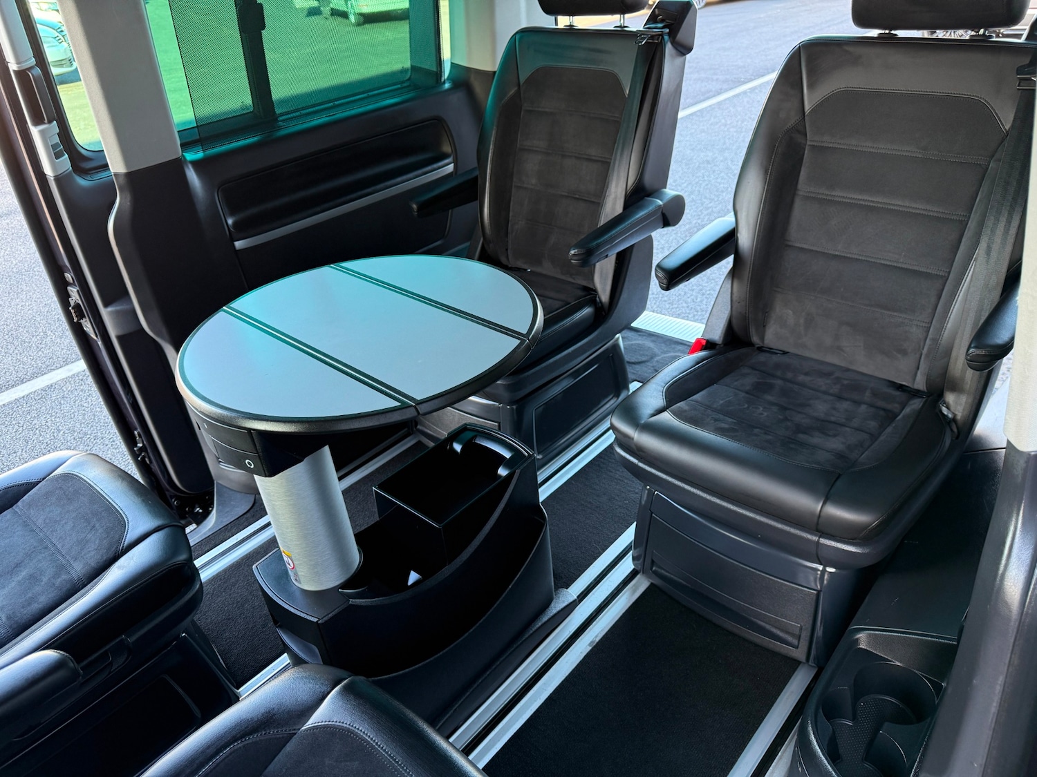 Used Volkswagen Caravelle 2018 for sale - 77938616: Photo 3