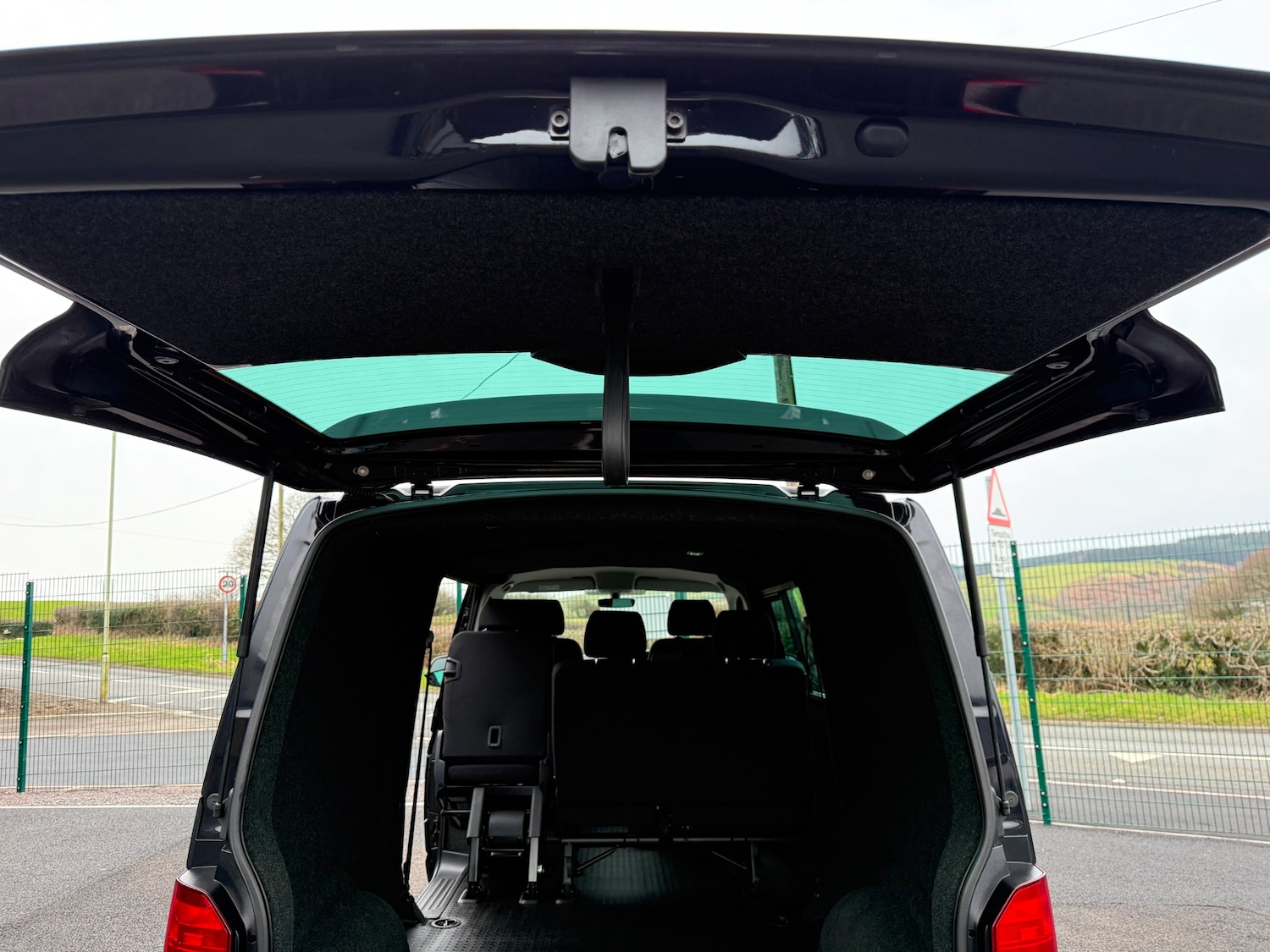 Used Volkswagen Transporter 2022 for sale - 77837400: Photo 11