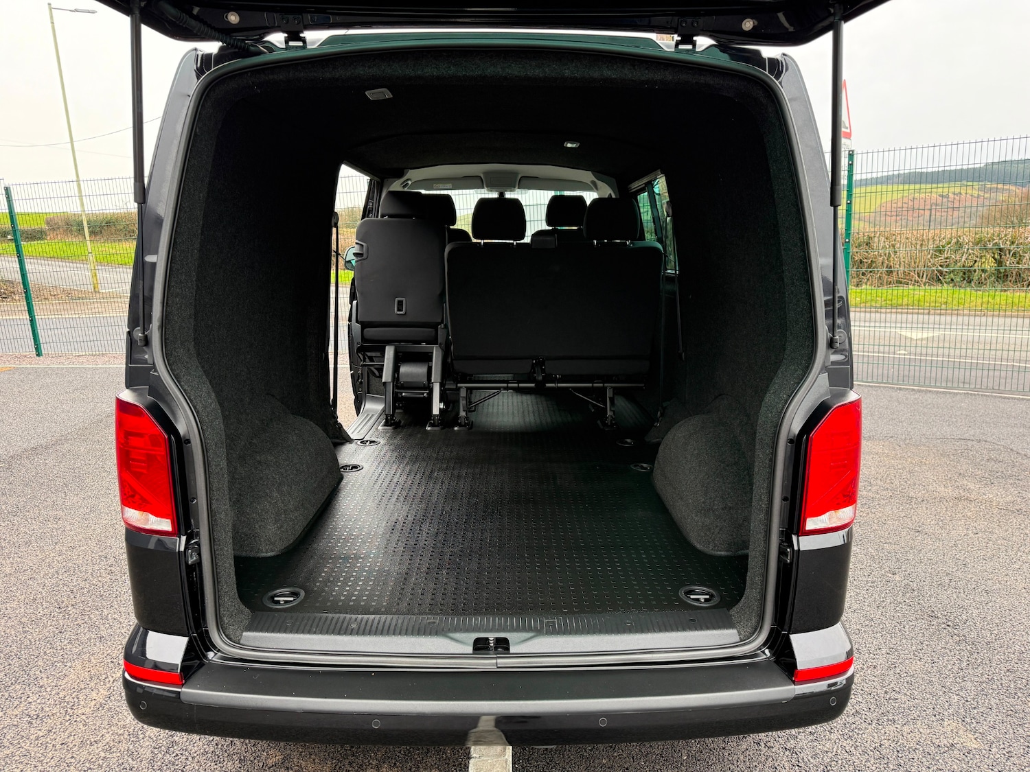 Used Volkswagen Transporter 2022 for sale - 77837400: Photo 12