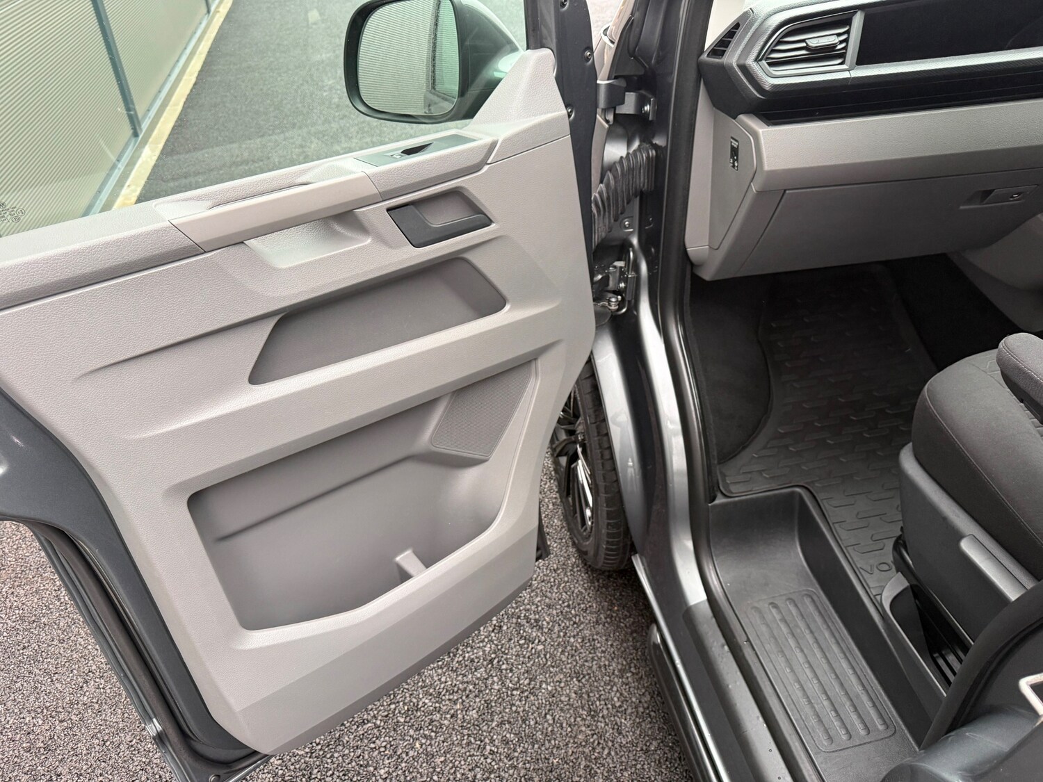 Used Volkswagen Transporter Shuttle 2020 for sale - 77365557: Photo 20