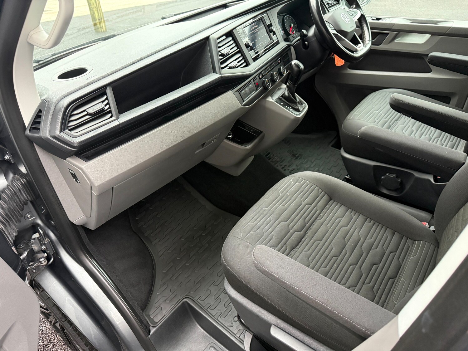 Used Volkswagen Transporter Shuttle 2020 for sale - 77365557: Photo 22