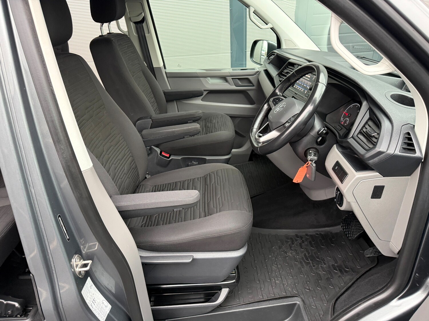 Used Volkswagen Transporter Shuttle 2020 for sale - 77365557: Photo 25