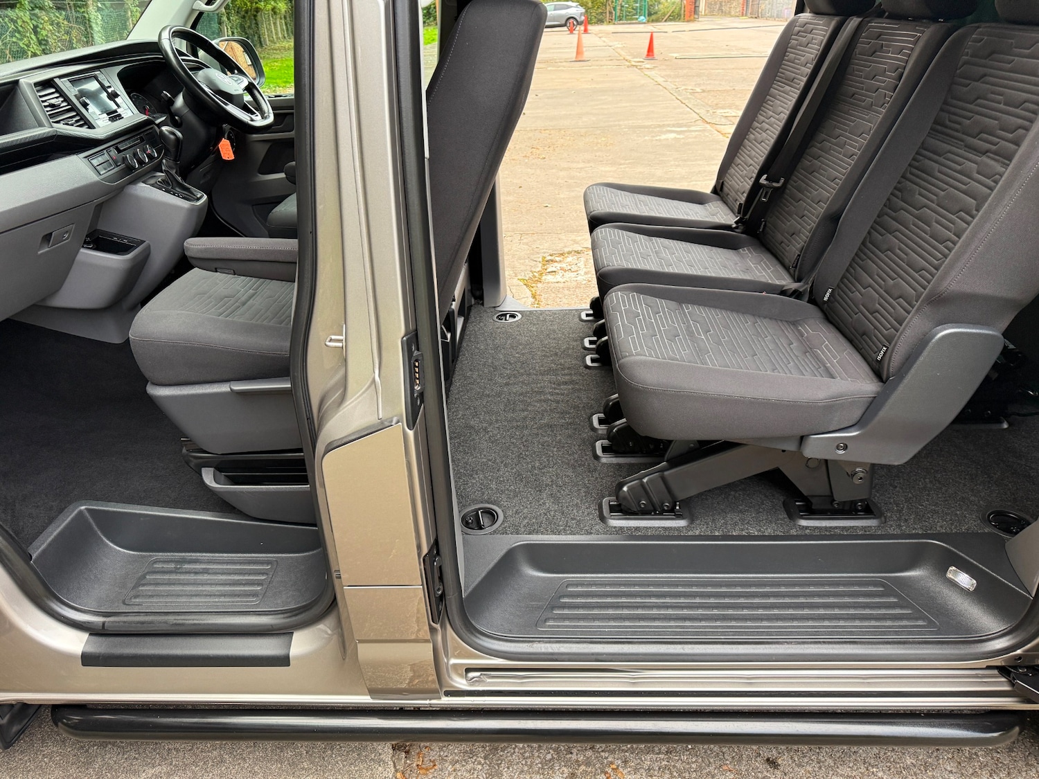 Used Volkswagen Transporter Shuttle 2021 for sale - 76392411: Photo 20