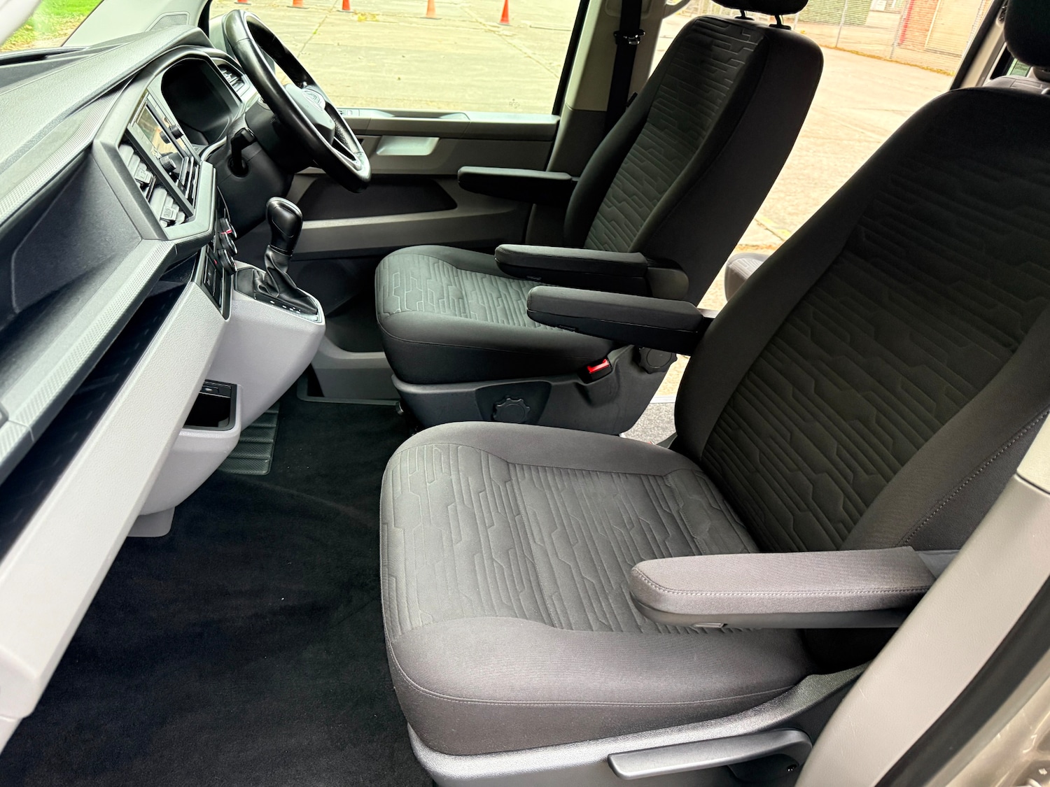 Used Volkswagen Transporter Shuttle 2021 for sale - 76392411: Photo 21