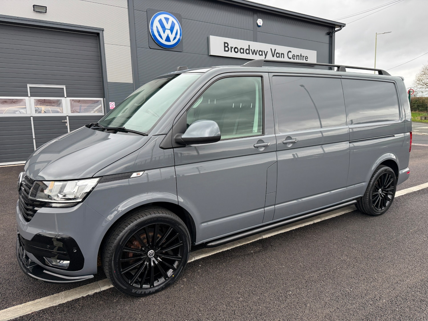 Used Volkswagen Transporter 2023 for sale - 77745125: Photo 1