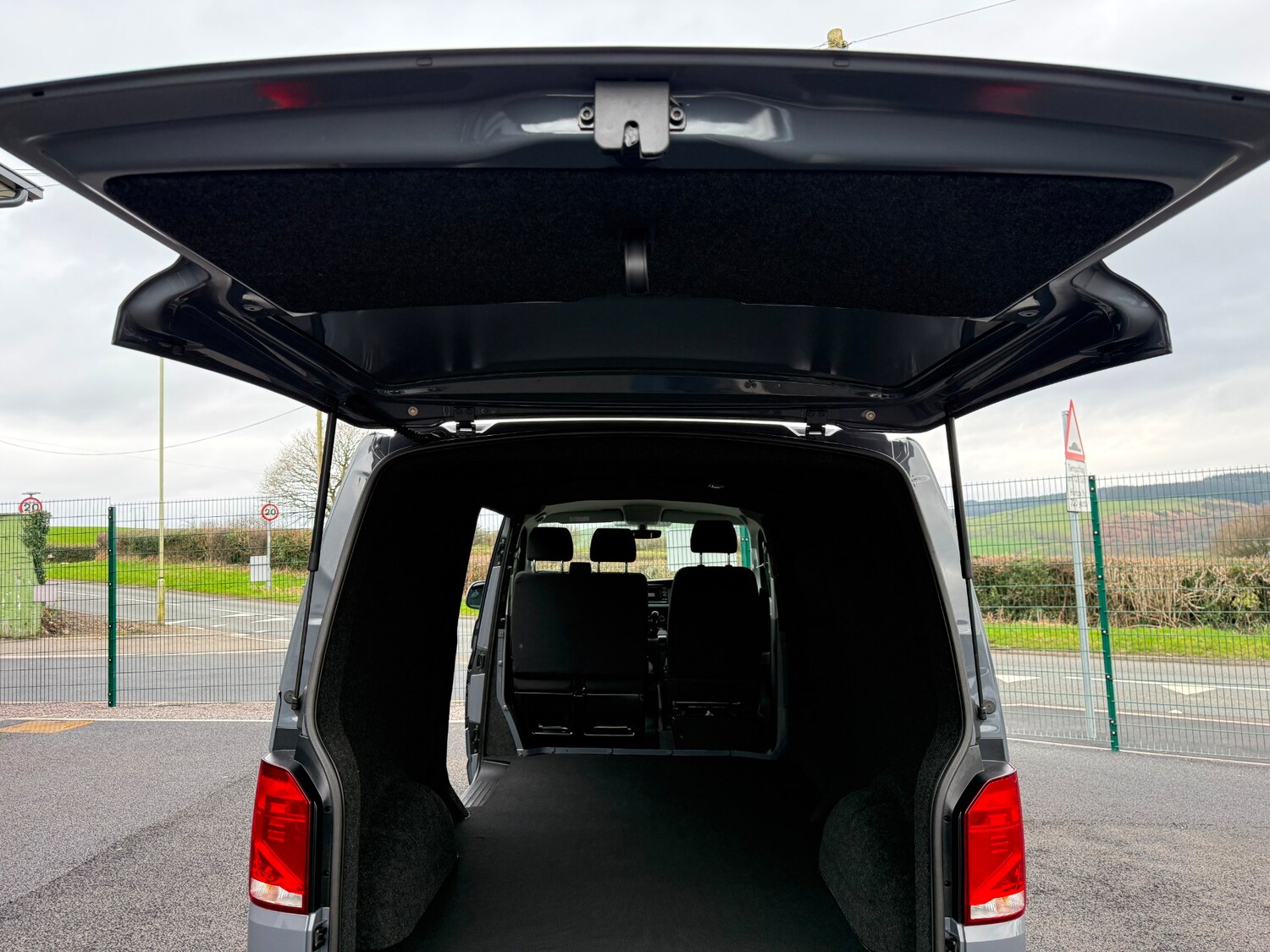 Used Volkswagen Transporter 2023 for sale - 77745125: Photo 10