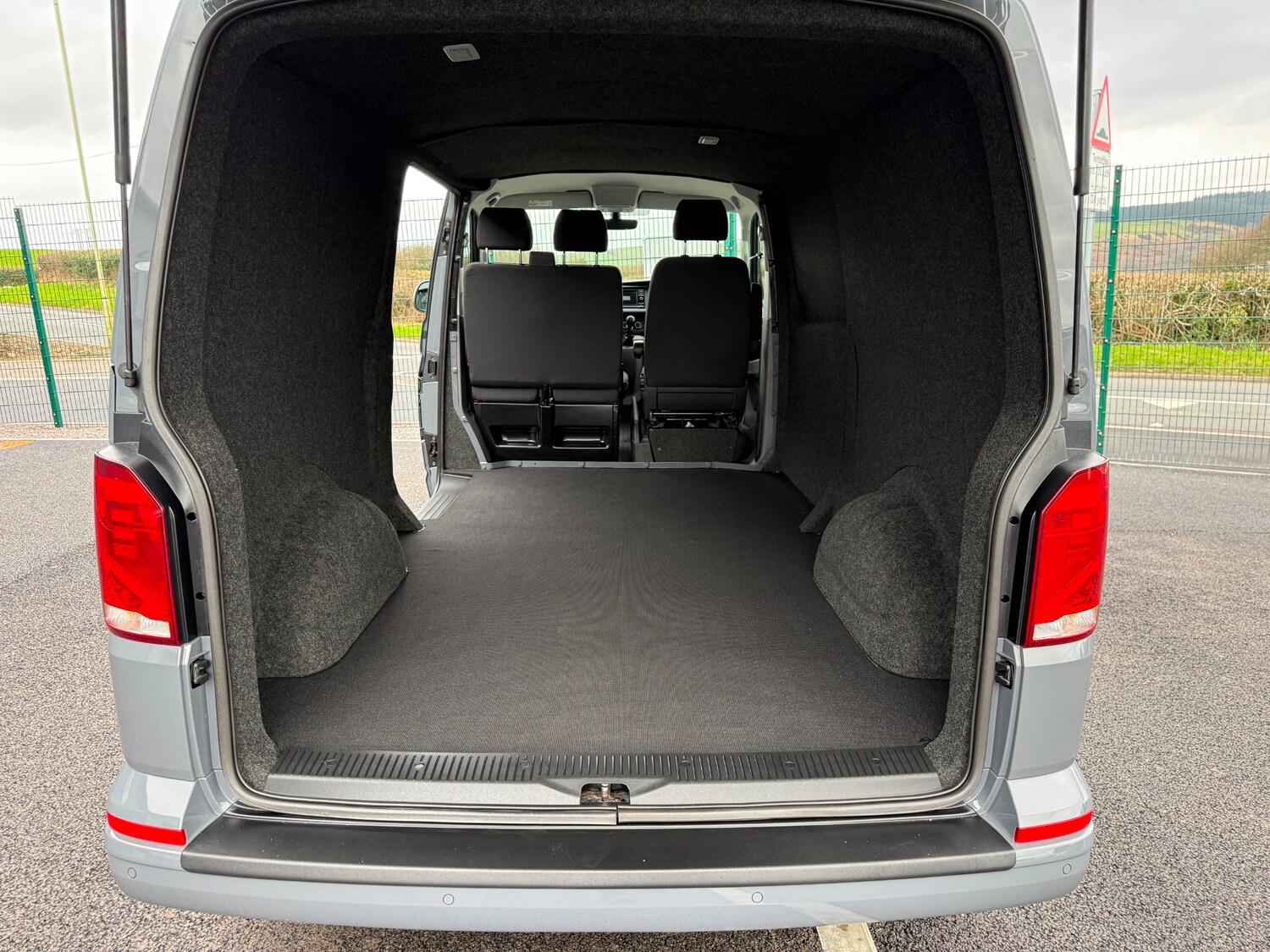 Used Volkswagen Transporter 2023 for sale - 77745125: Photo 12