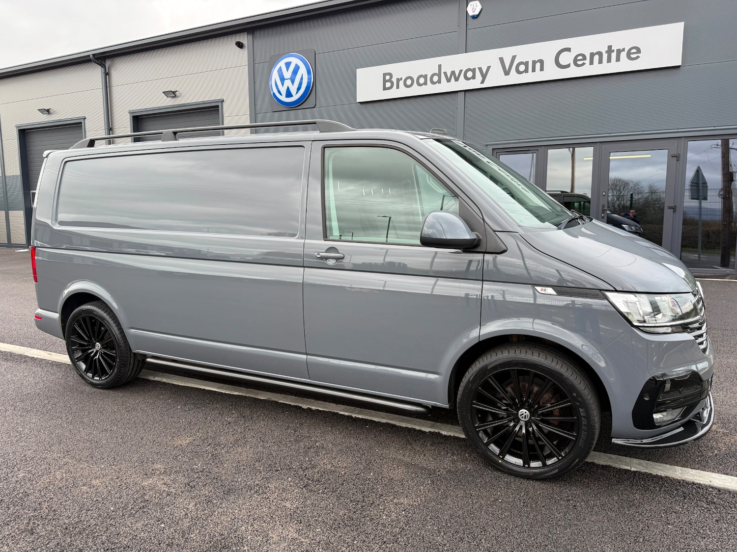 Used Volkswagen Transporter 2023 for sale - 77745125: Photo 2