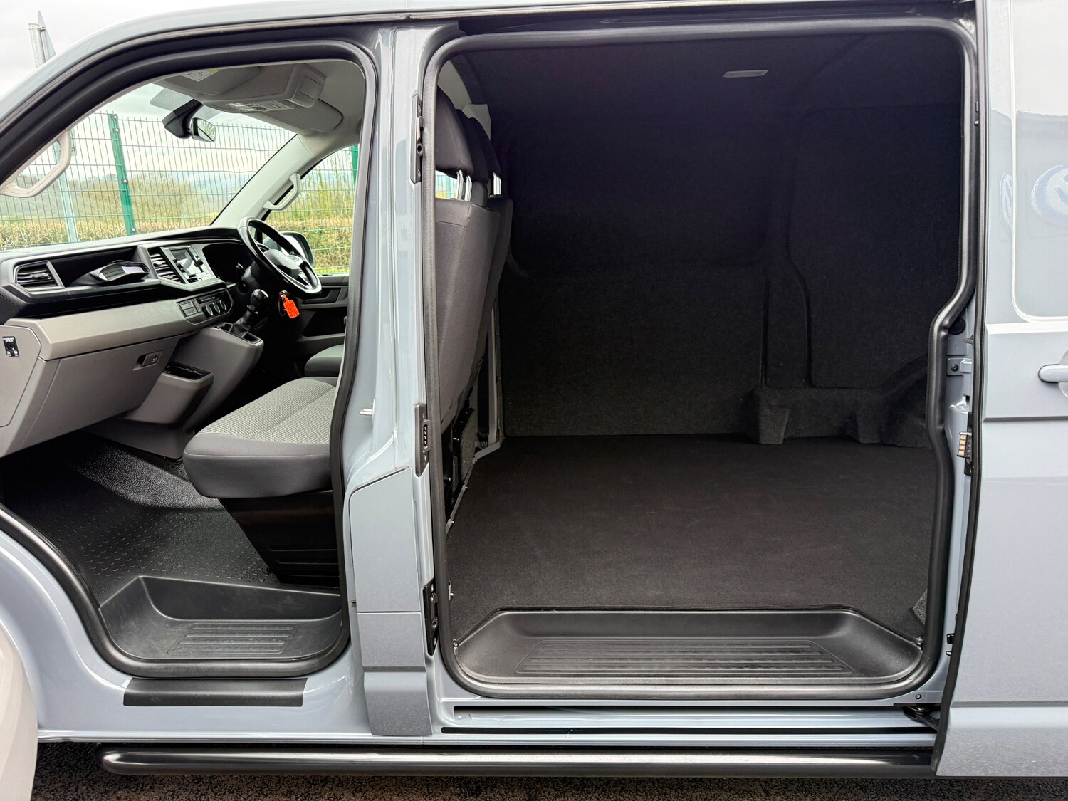 Used Volkswagen Transporter 2023 for sale - 77745125: Photo 4