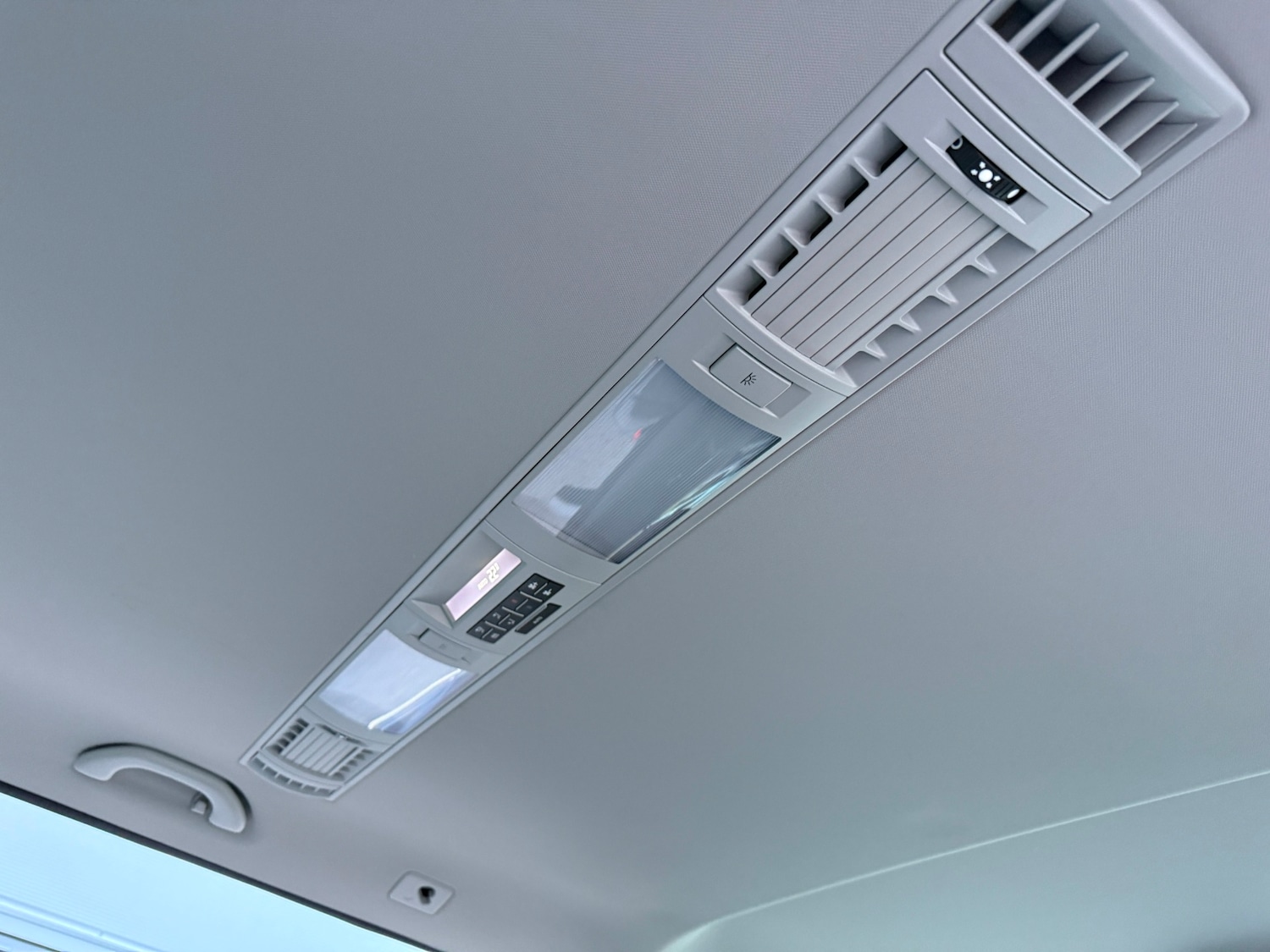 Used Volkswagen Caravelle 2018 for sale - 77365558: Photo 24