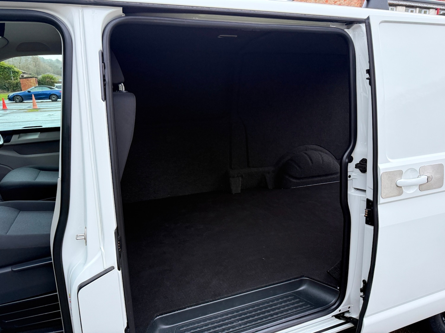 Used Volkswagen Transporter 2019 for sale - 77189623: Photo 3