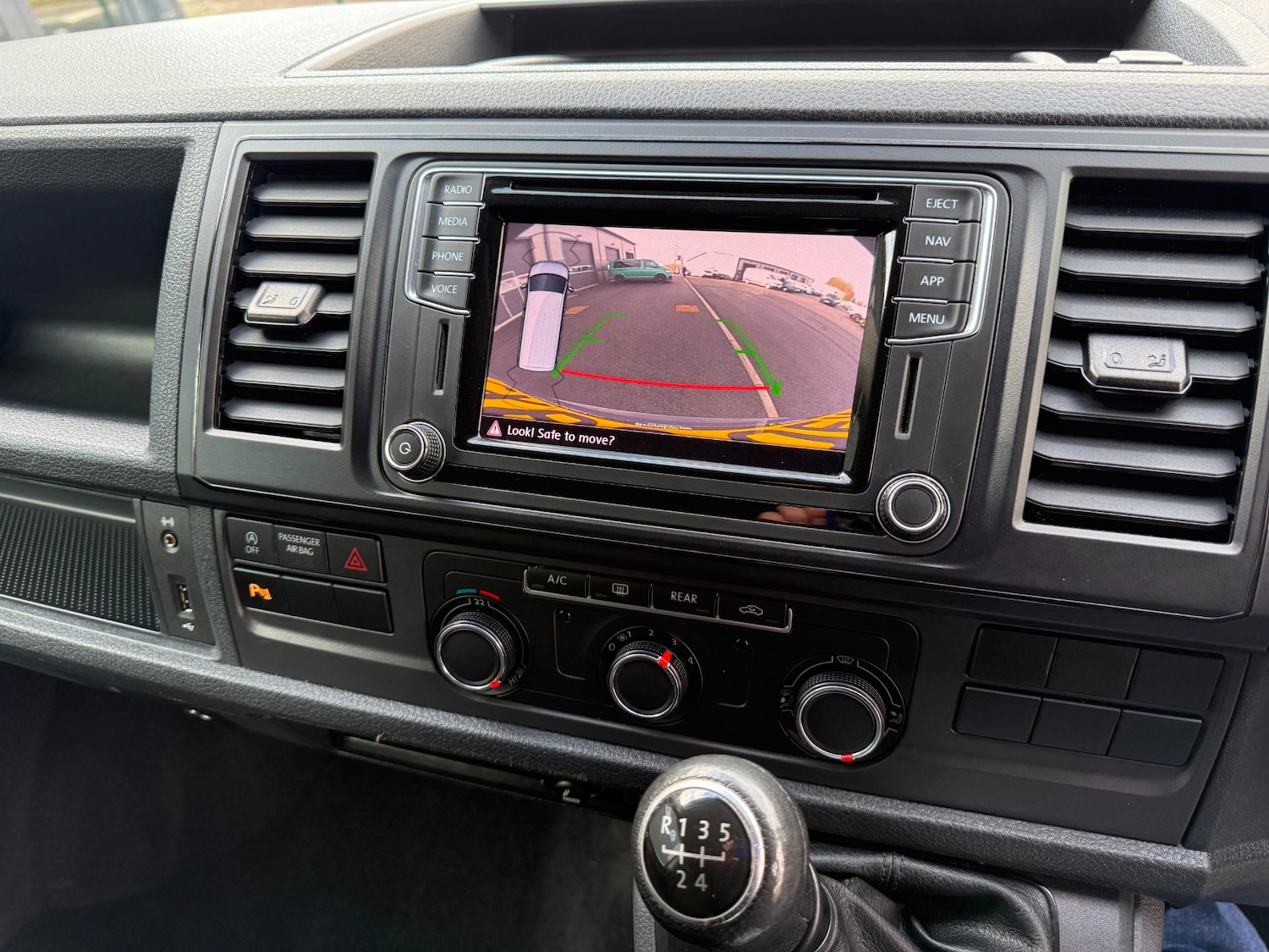 Used Volkswagen Transporter Shuttle 2018 for sale - 77447756: Photo 17