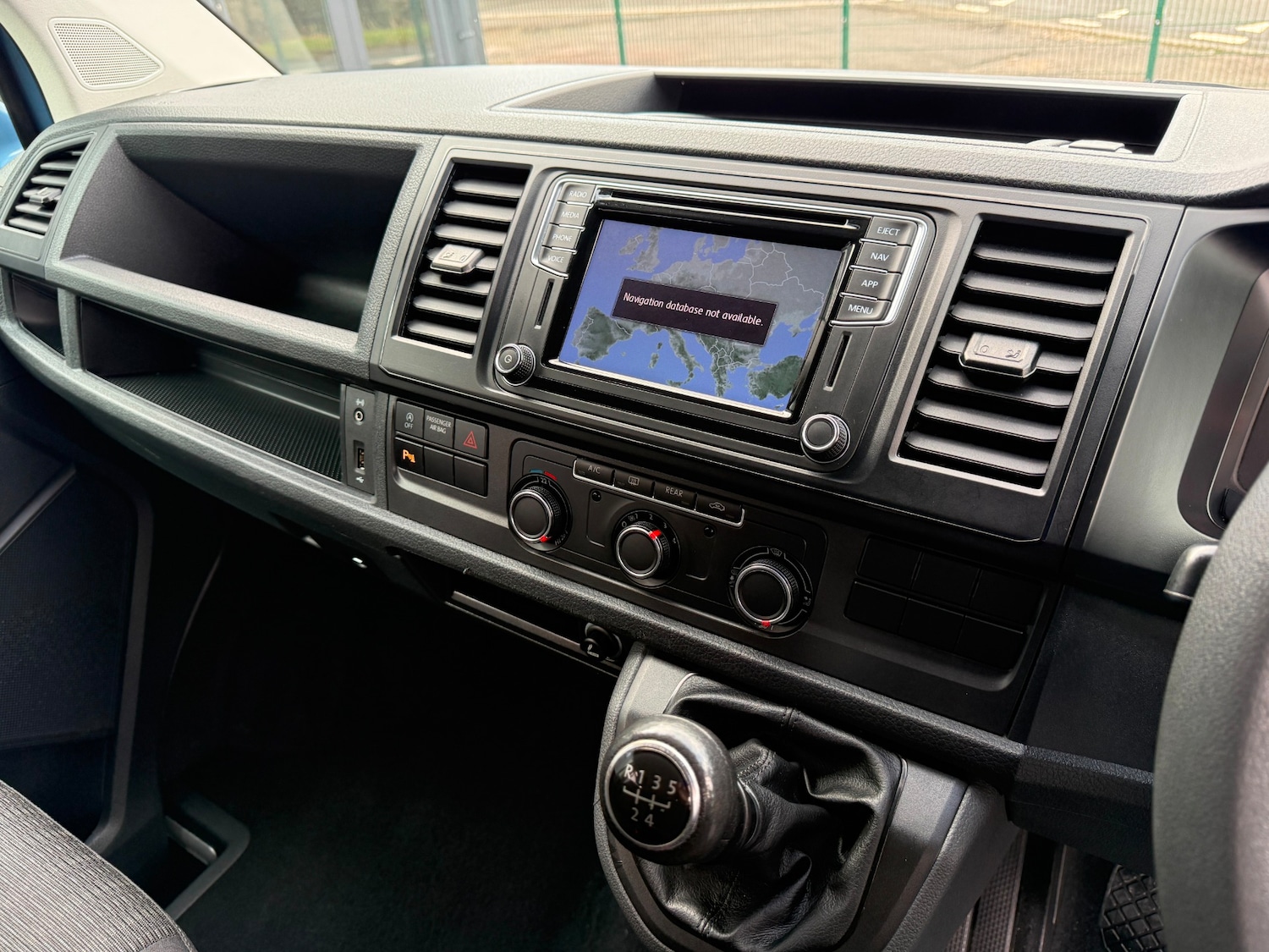 Used Volkswagen Transporter Shuttle 2018 for sale - 77447756: Photo 18