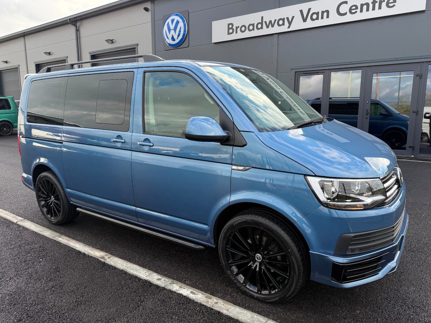 Used Volkswagen Transporter Shuttle 2018 for sale - 77447756: Photo 2
