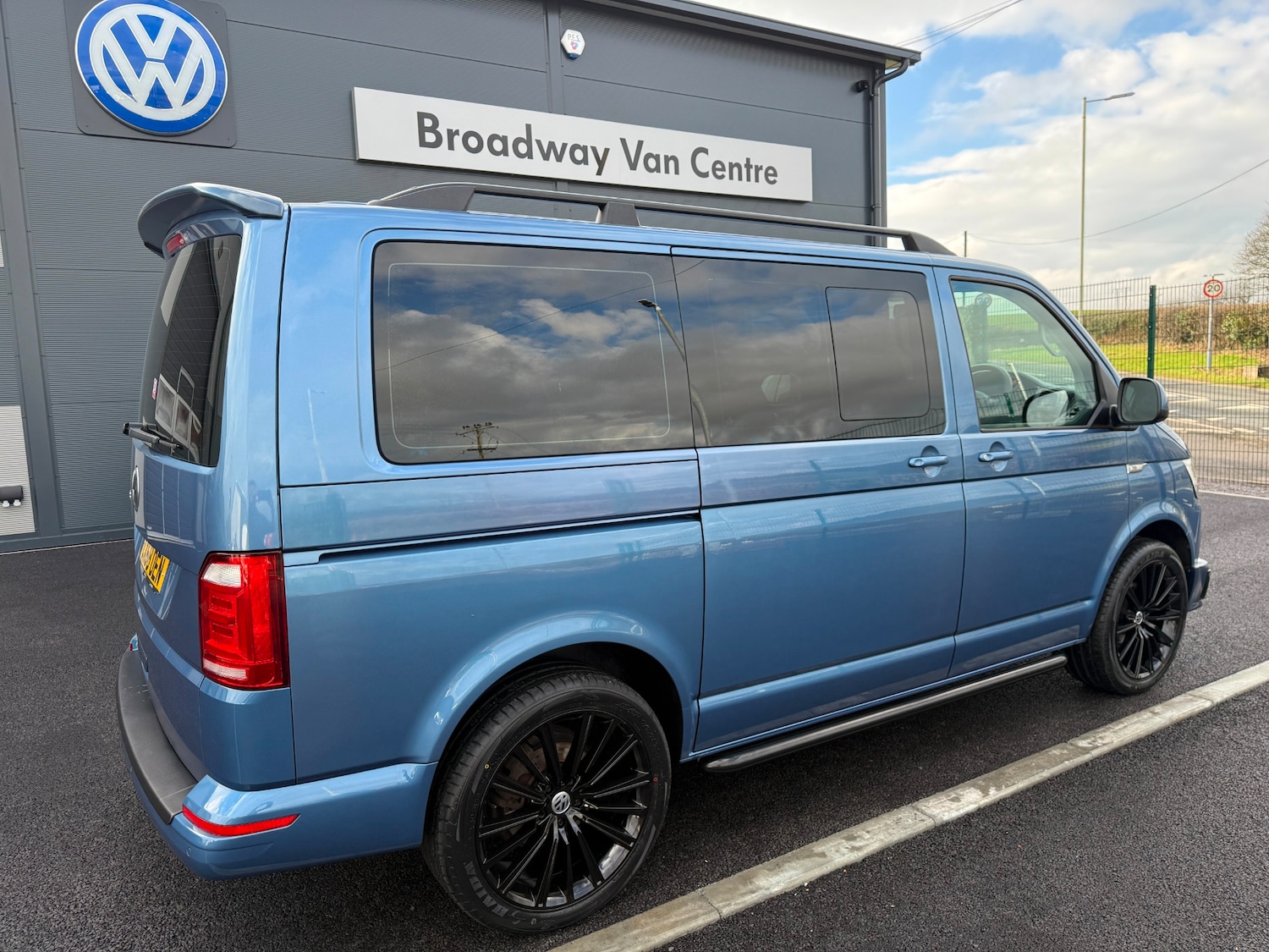 Used Volkswagen Transporter Shuttle 2018 for sale - 77447756: Photo 8