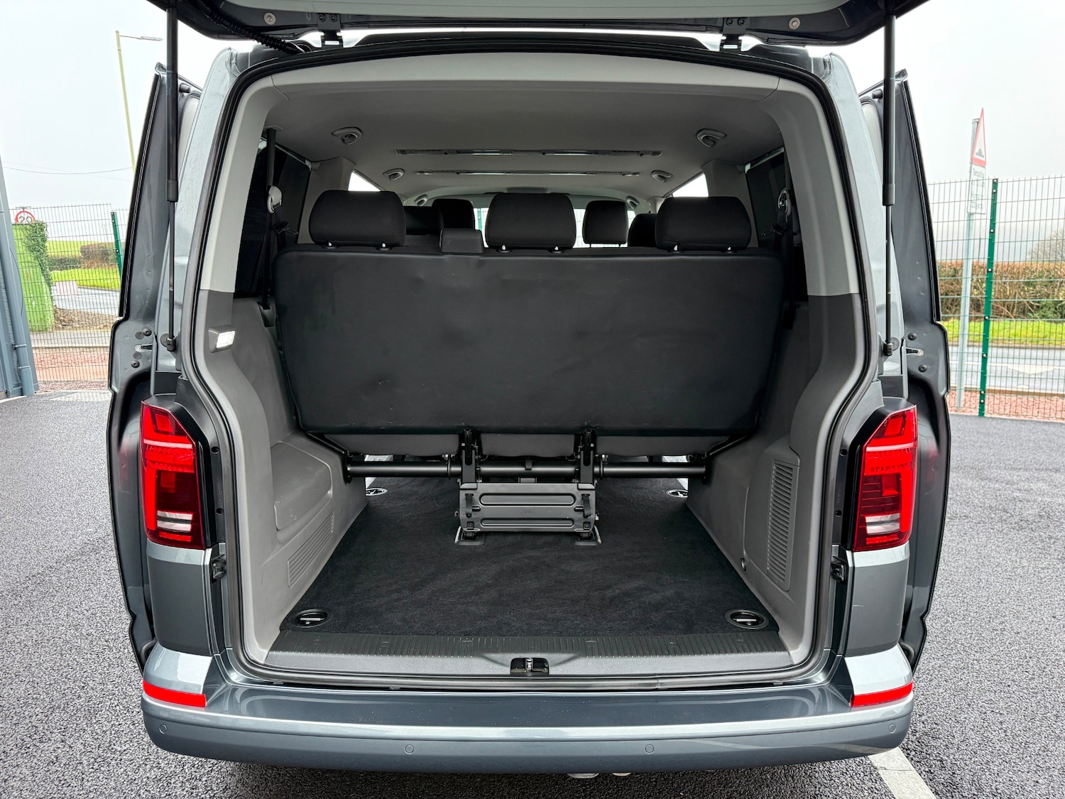 Used Volkswagen Transporter Shuttle 2020 for sale - 77543791: Photo 3