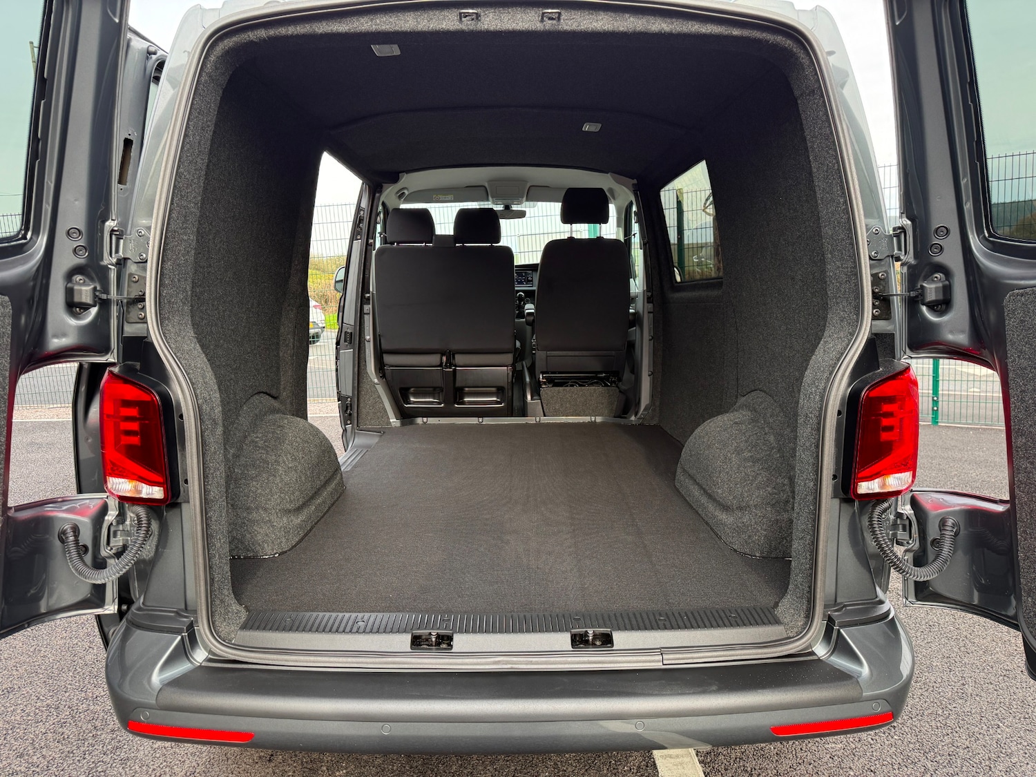 Used Volkswagen Transporter 2023 for sale - 78202553: Photo 3