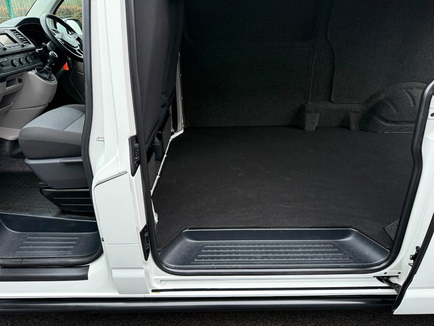 Used Volkswagen Transporter 2019 for sale - 77491045: Photo 4