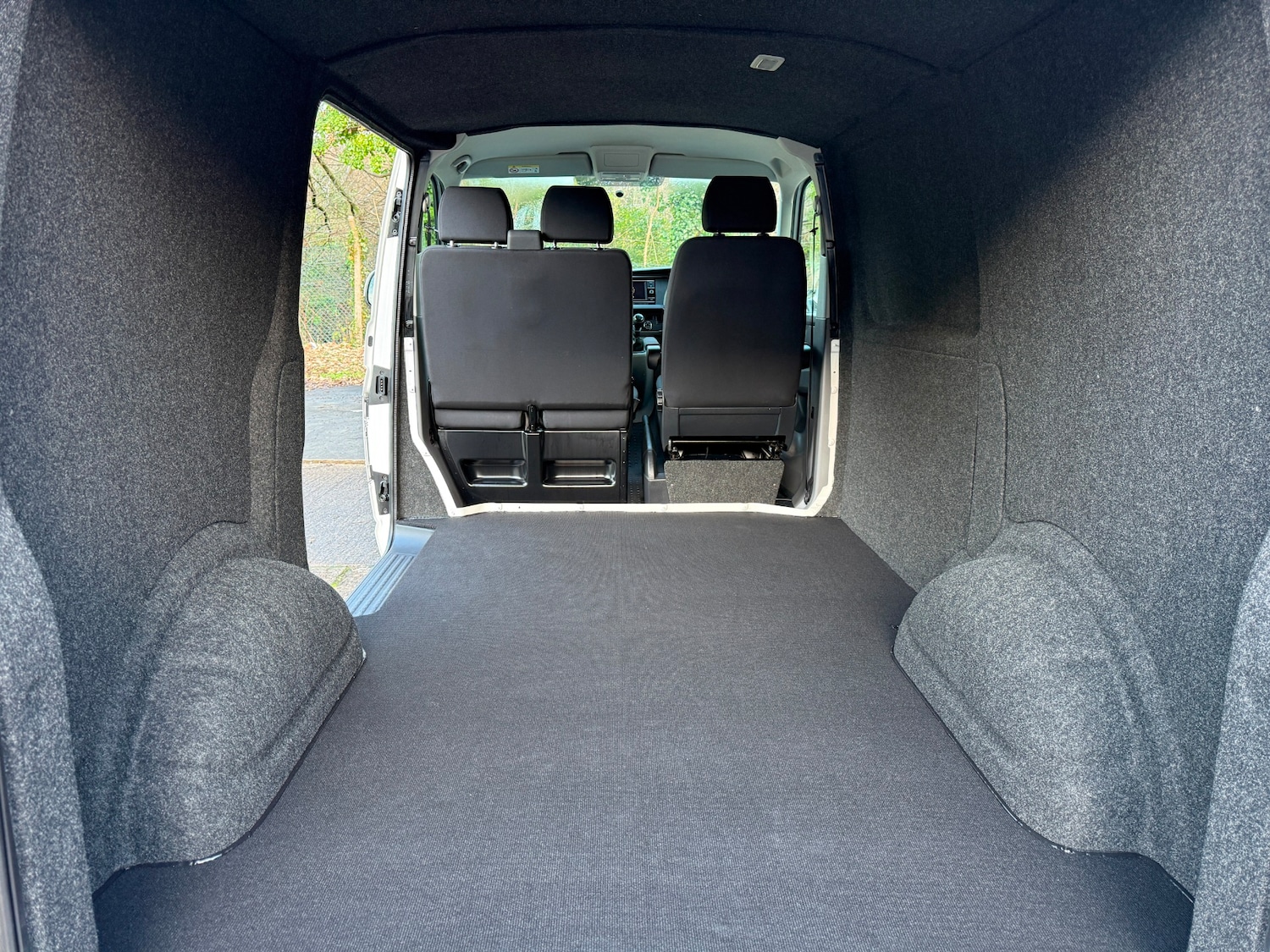 Used Volkswagen Transporter 2020 for sale - 76982821: Photo 3