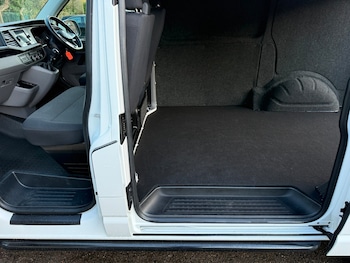 Used Volkswagen Transporter 2020 for sale - 76982821: Photo