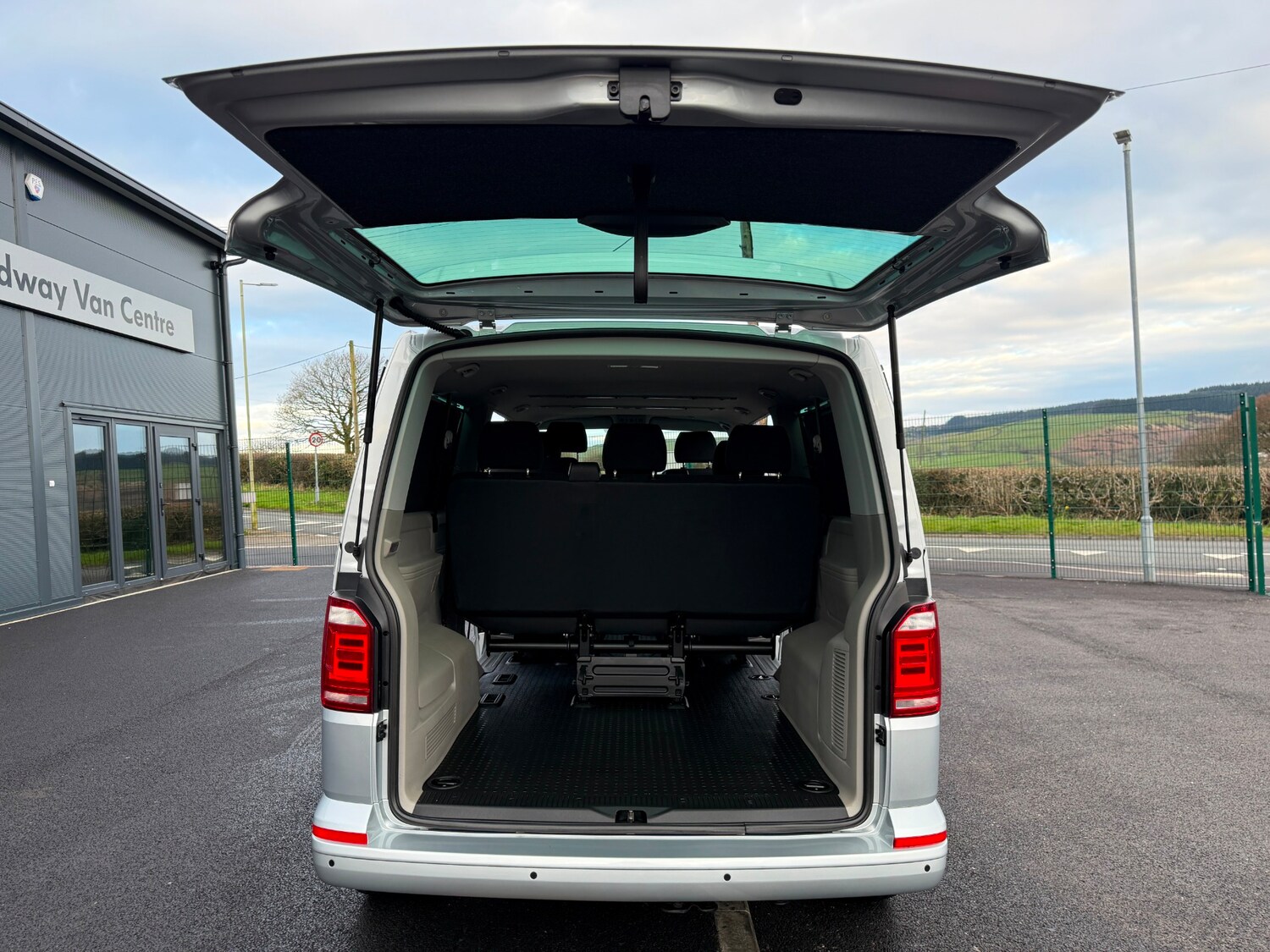 Used Volkswagen Transporter Shuttle 2019 for sale - 78079371: Photo 13