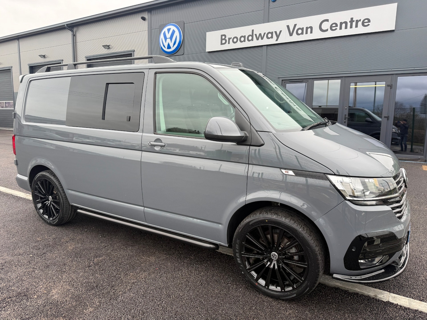Used Volkswagen Transporter 2023 for sale - 77409934: Photo 2