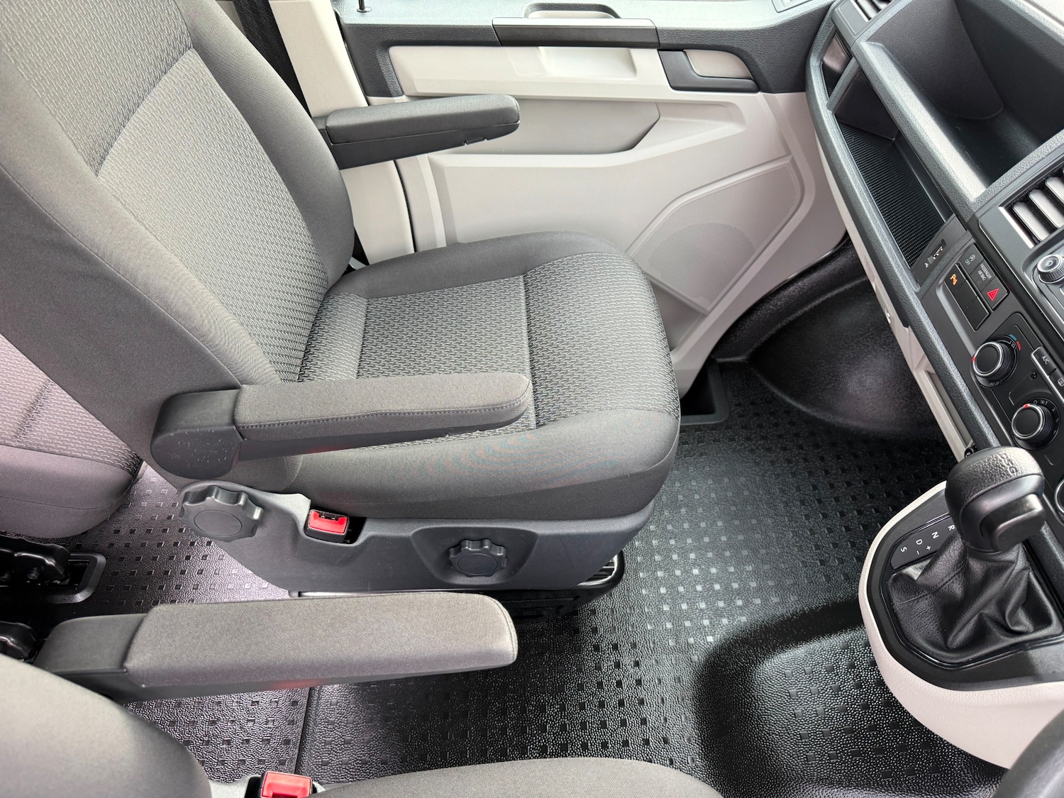 Used Volkswagen Transporter Shuttle 2019 for sale - 77969070: Photo 25