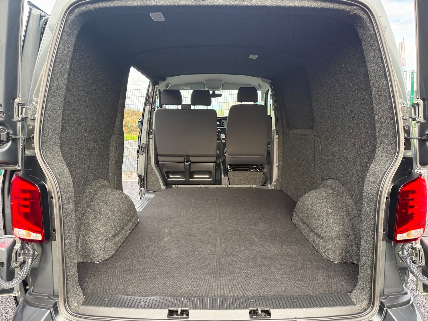 Used Volkswagen Transporter 2023 for sale - 78032104: Photo 11