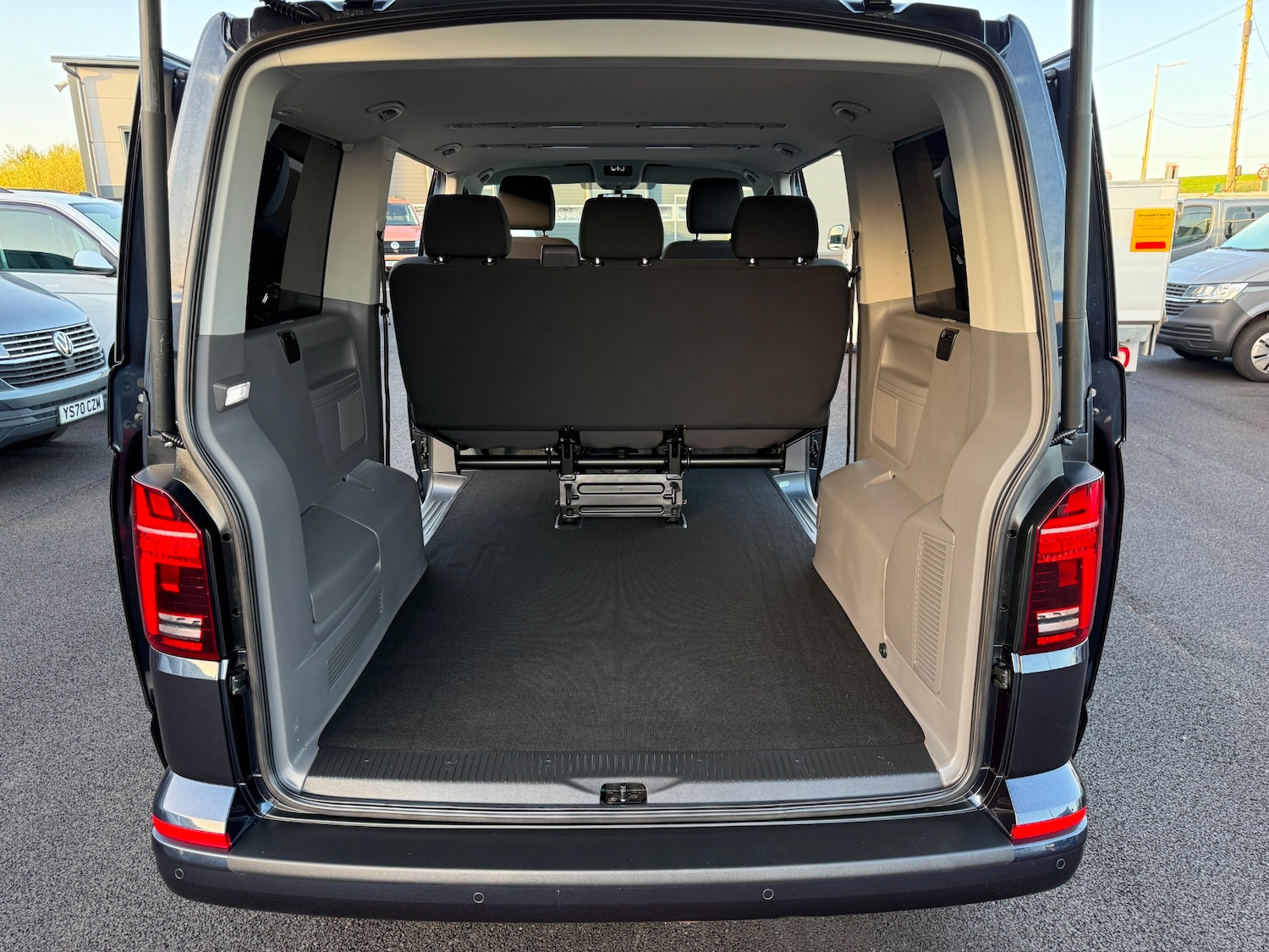 Used Volkswagen Transporter Shuttle 2020 for sale - 78163777: Photo 3