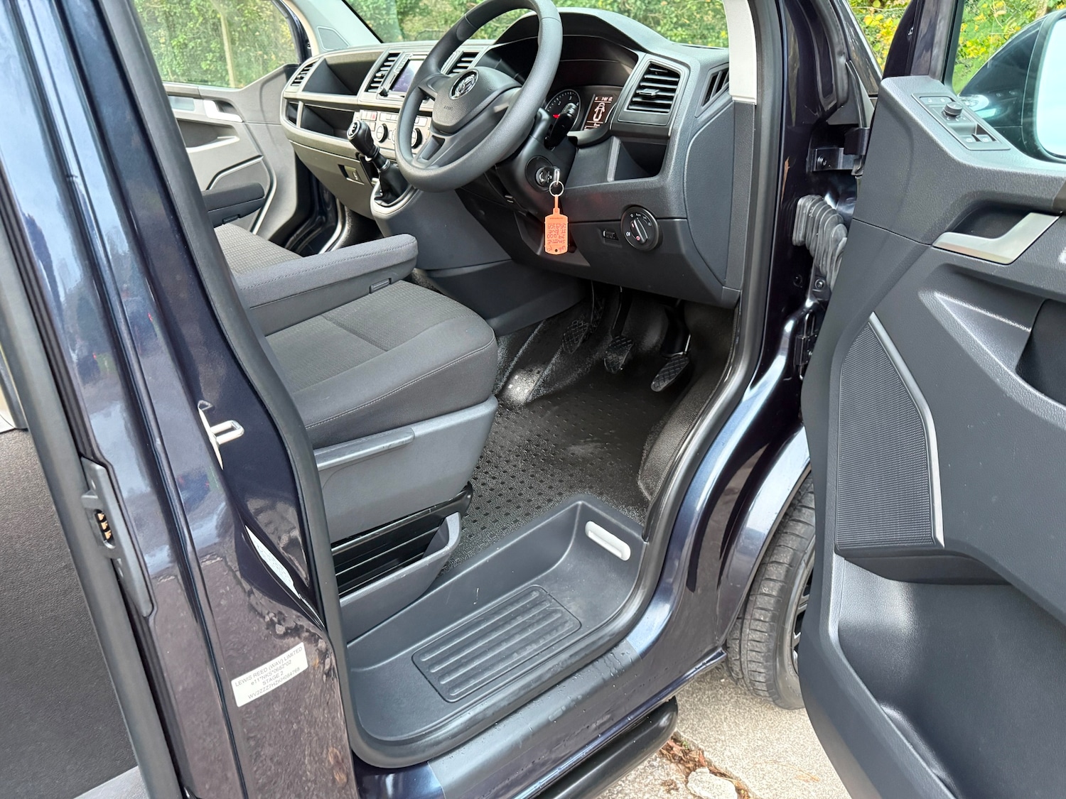 Used Volkswagen Transporter Shuttle 2019 for sale - 76571421: Photo 17