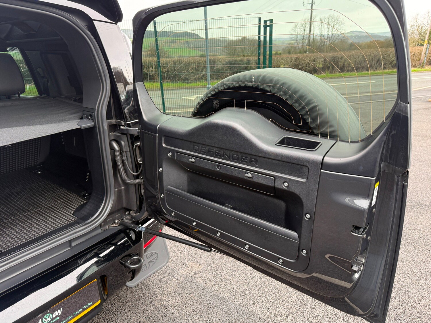 Used Land Rover Defender 2024 for sale - 77921763: Photo 12