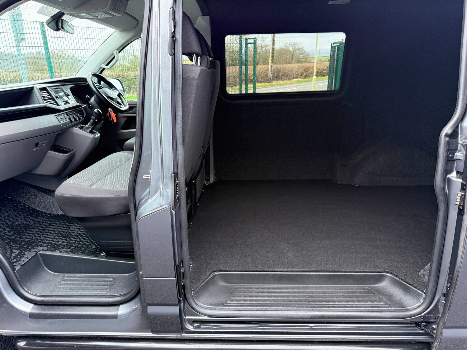 Used Volkswagen Transporter 2022 for sale - 77745123: Photo 5