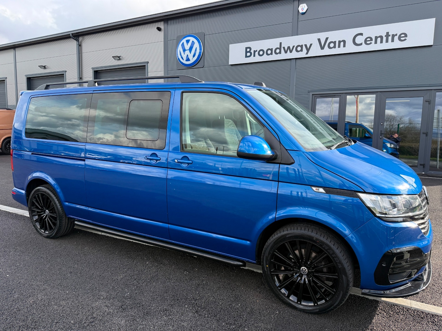 Used Volkswagen Transporter Shuttle 2020 for sale - 78202552: Photo 2