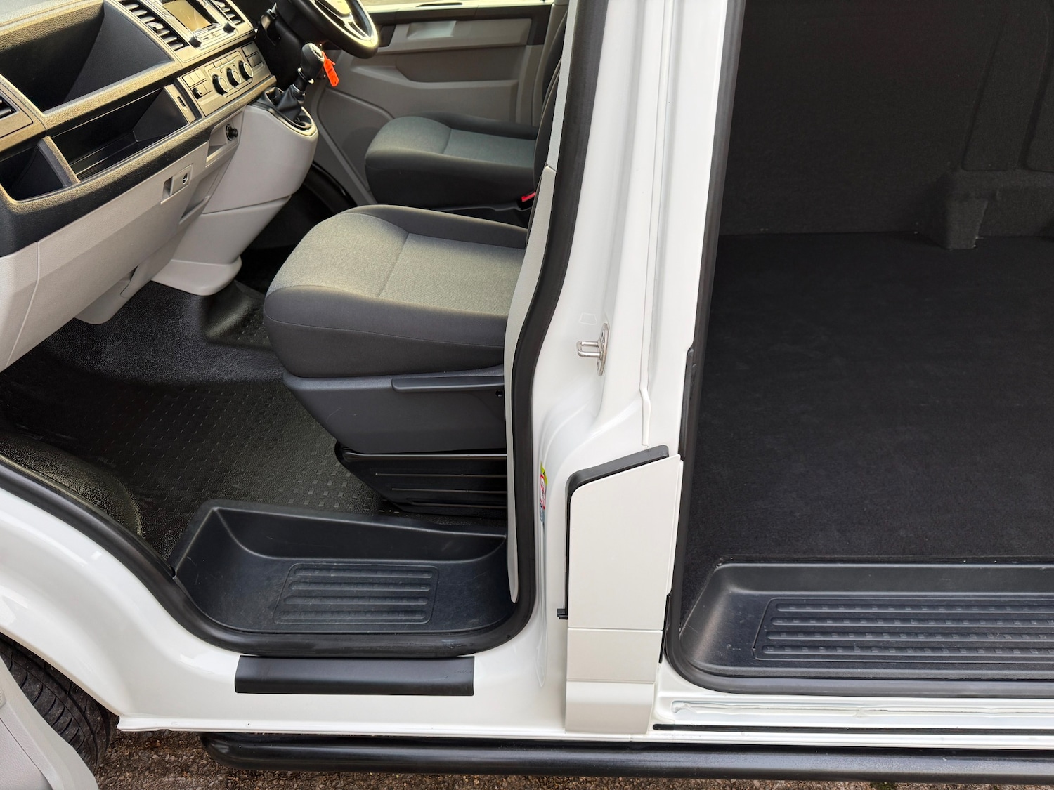 Used Volkswagen Transporter 2019 for sale - 77196623: Photo 10