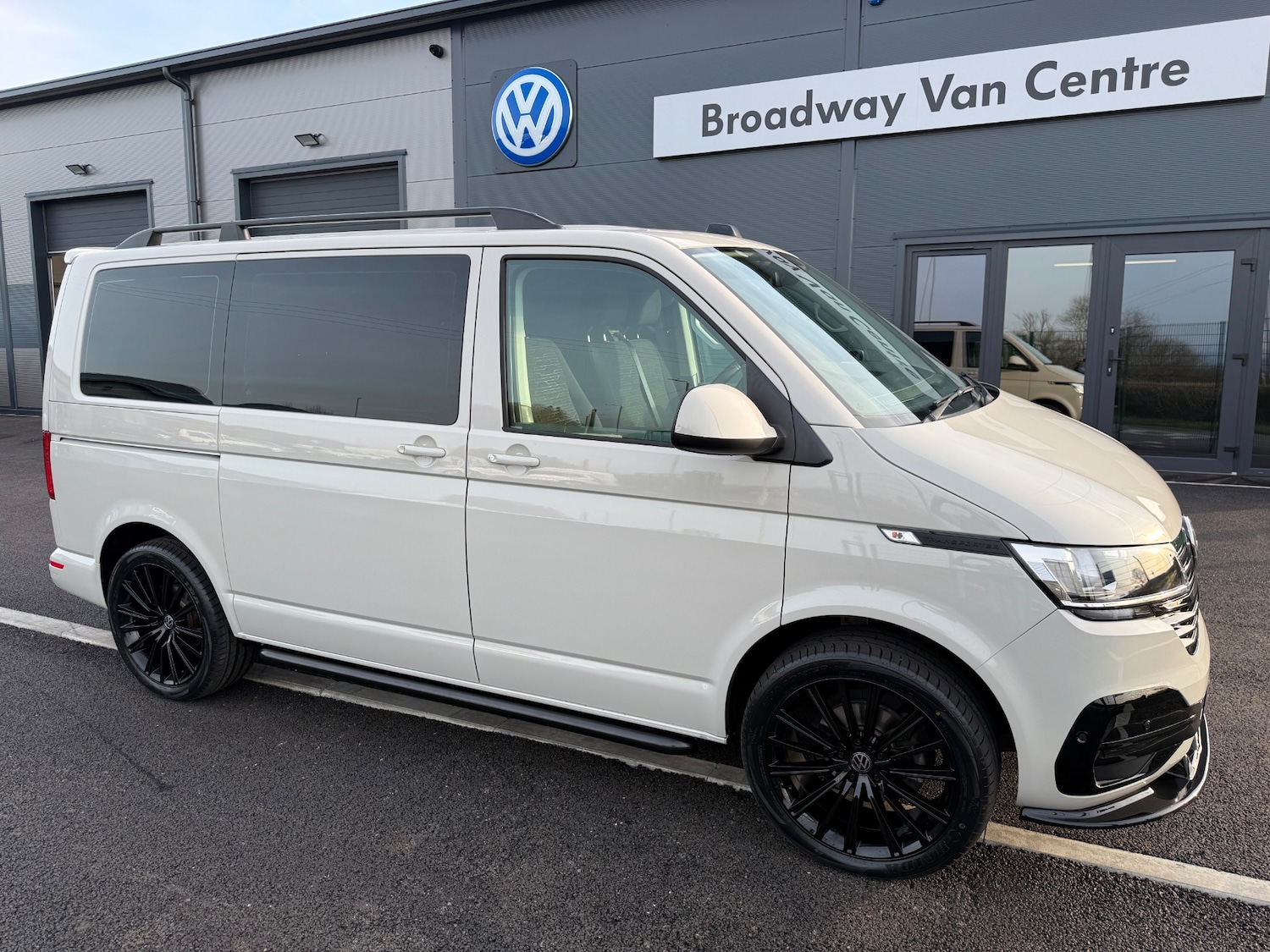 Used Volkswagen Transporter Shuttle 2020 for sale - 77969069: Photo 2