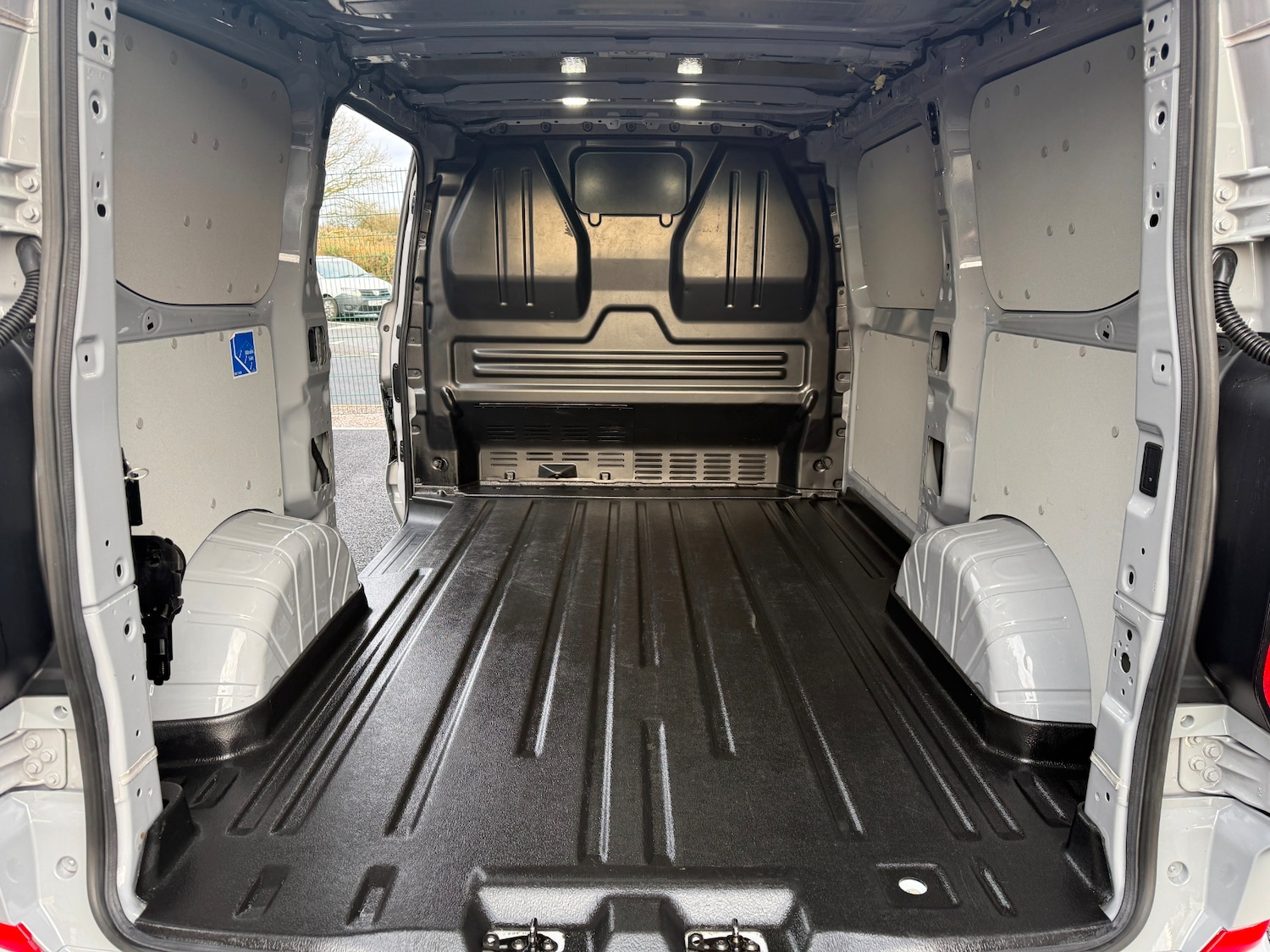 Used Ford Transit Custom 2024 for sale - 78032103: Photo 4