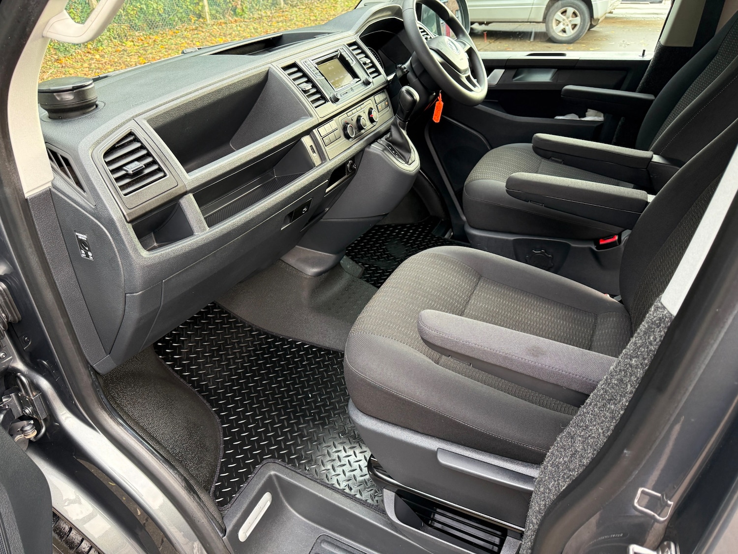 Used Volkswagen Transporter Shuttle 2019 for sale - 76365000: Photo 17