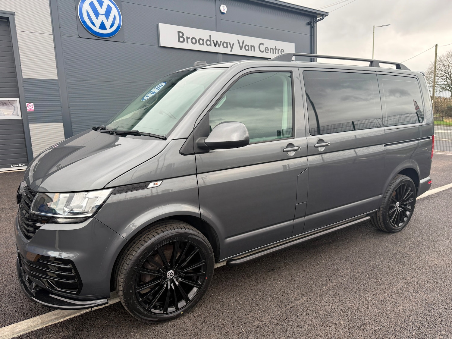 Used Volkswagen Transporter Shuttle 2020 for sale - 77721810: Photo 1