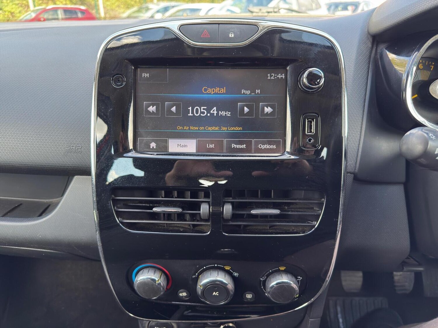 Used Renault Clio 2014 for sale - 76198526: Photo 26