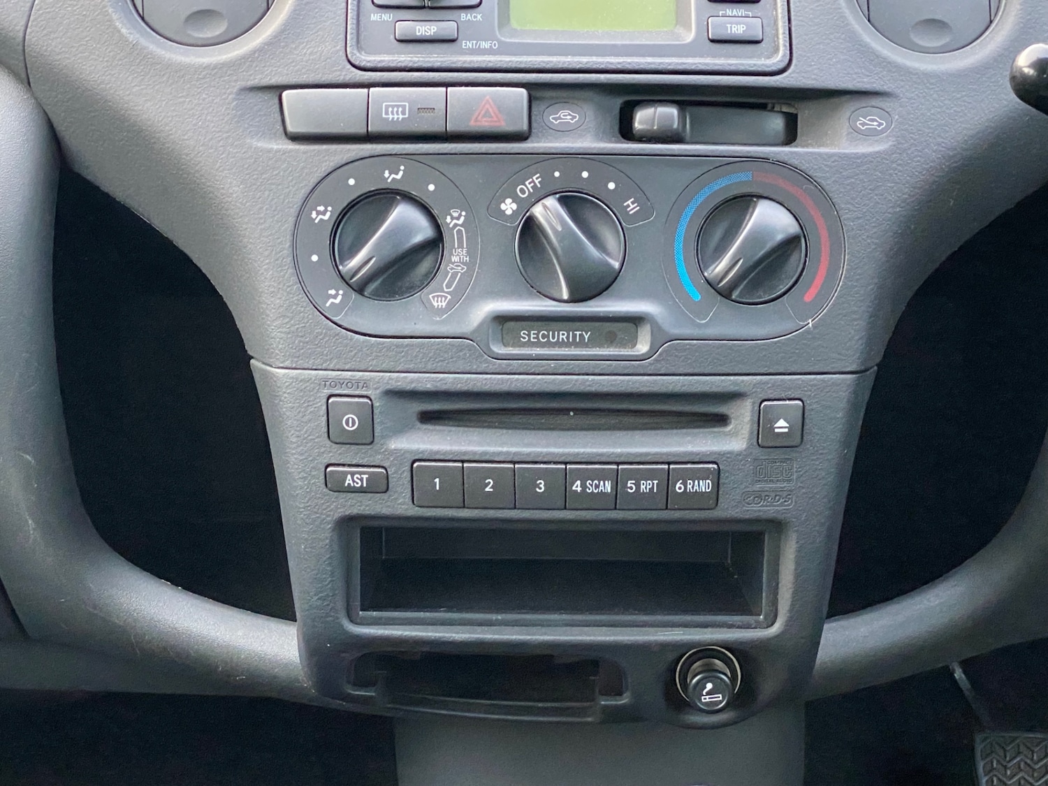 Used Toyota Yaris 2003 for sale - 75535639: Photo 31