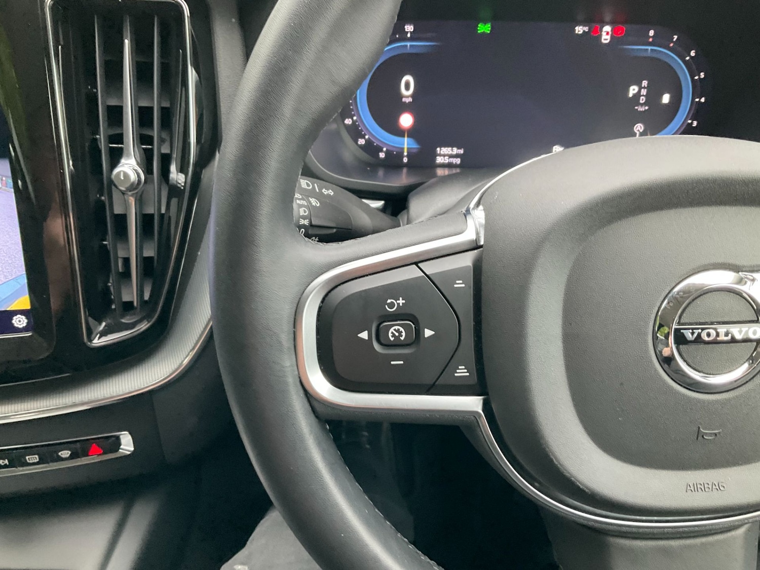 Used Volvo XC60 2023 for sale - 76299332: Photo 30