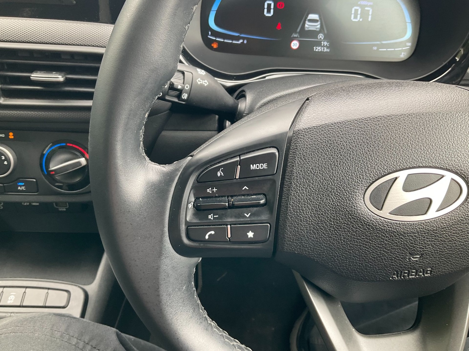 Used Hyundai i10 2024 for sale - 76782566: Photo 32