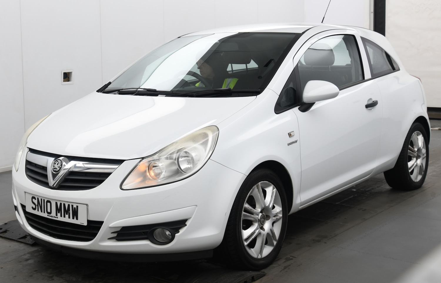 Used Vauxhall Corsa 2010 for sale - 77301661: Photo 2