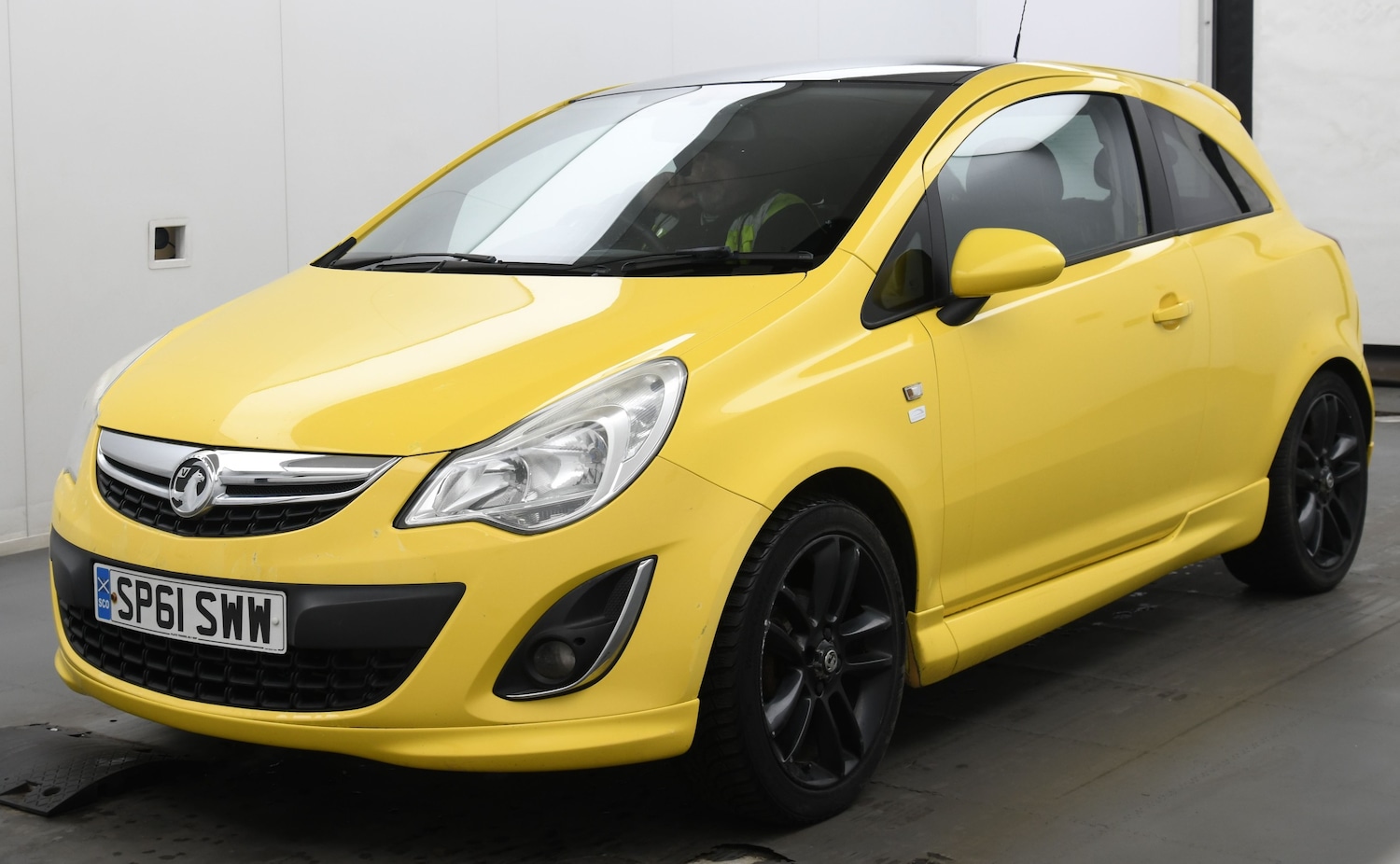 Used Vauxhall Corsa 2011 for sale - 77301655: Photo 2