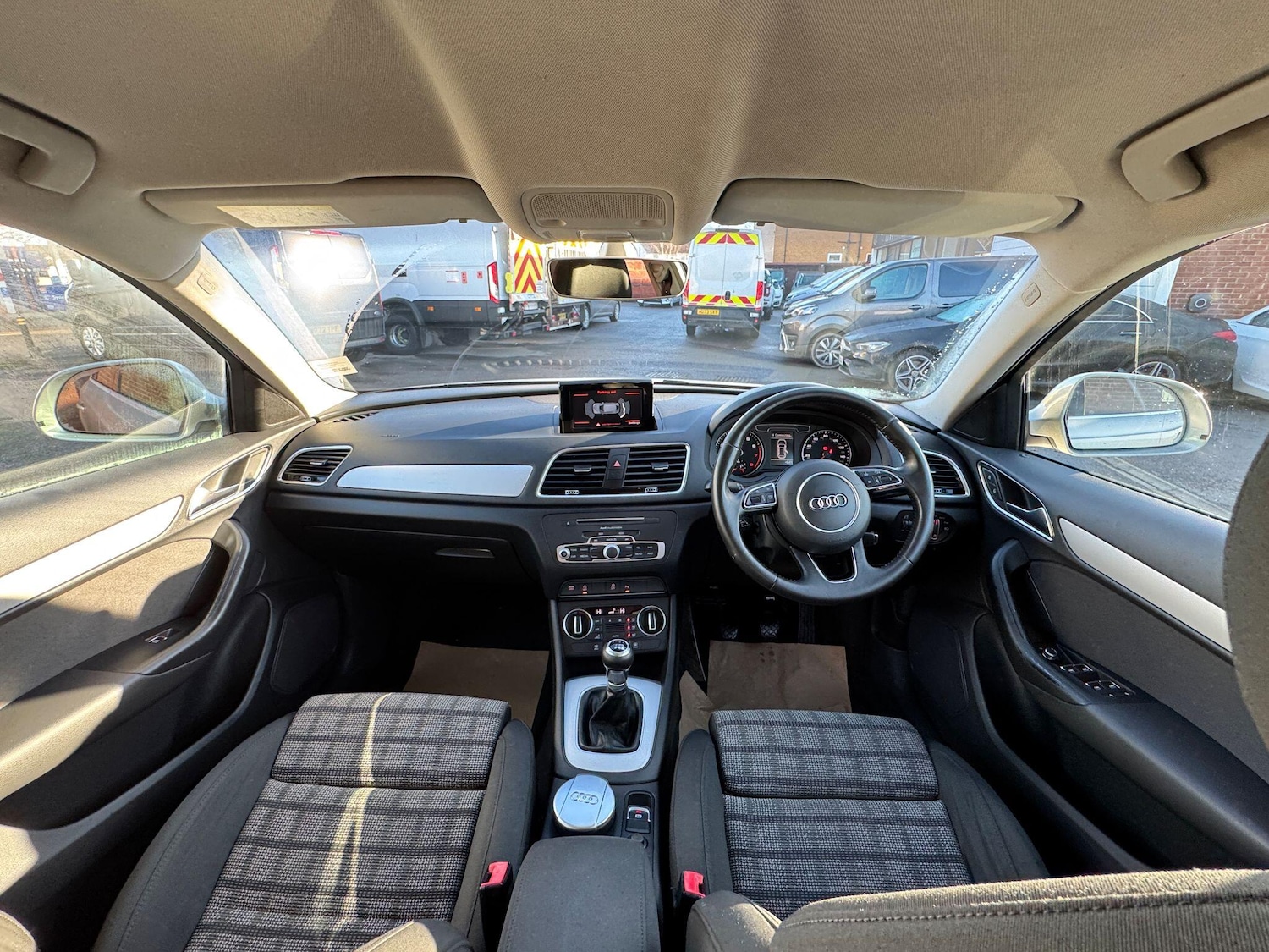 Used Audi Q3 2015 for sale - 76935891: Photo 2