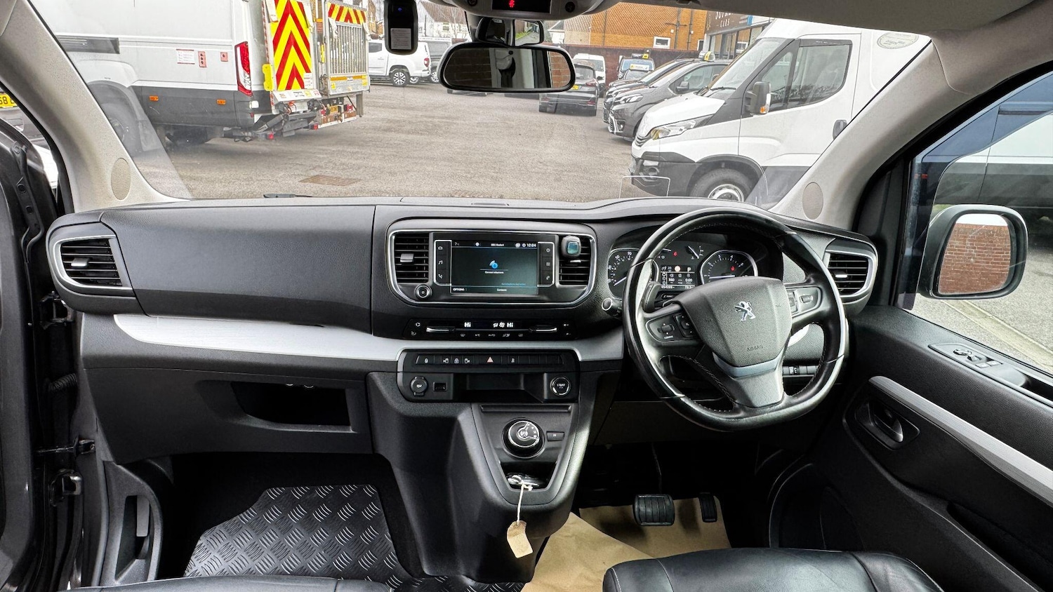 Used Peugeot Traveller 2017 for sale - 77345226: Photo 19